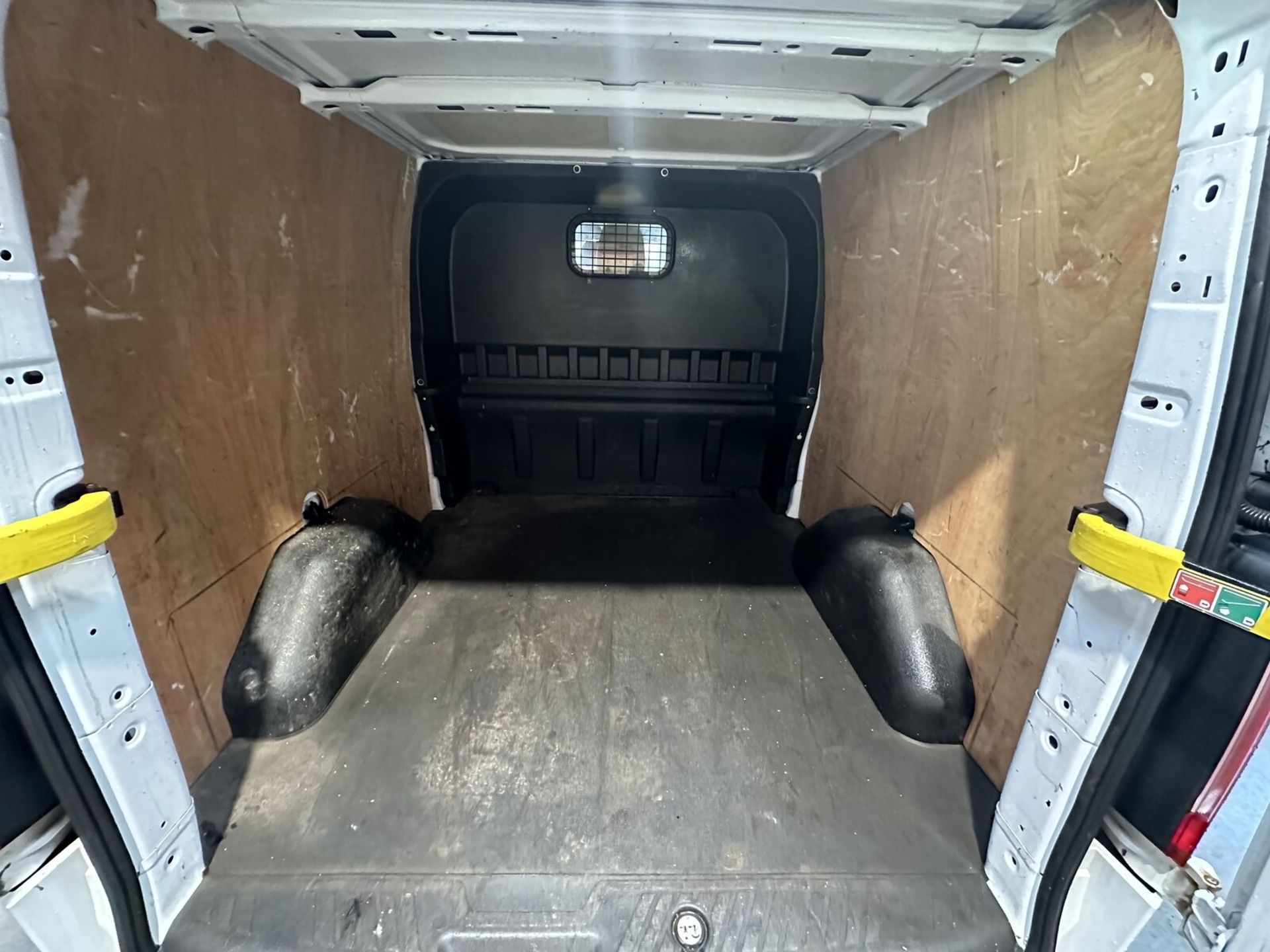 SPACIOUS WORKHORSE: 64 PLATE TRANSIT CUSTOM CREW CAB - (NO VAT ON HAMMER) - Image 4 of 15