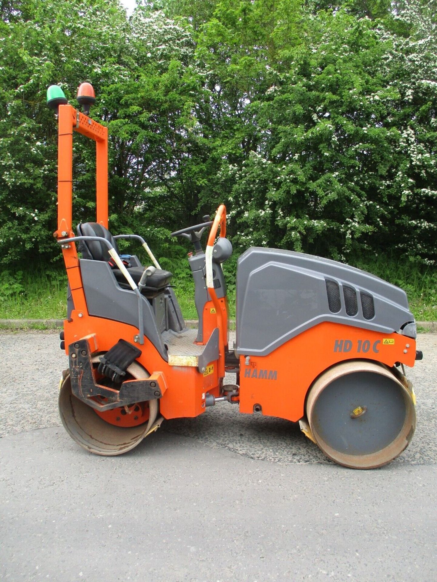 2015 HAMM HD10 VIBRATING ROLLER BOMAG BENFORD TEREX 100 RIDE ON 697 HRS - Image 6 of 12