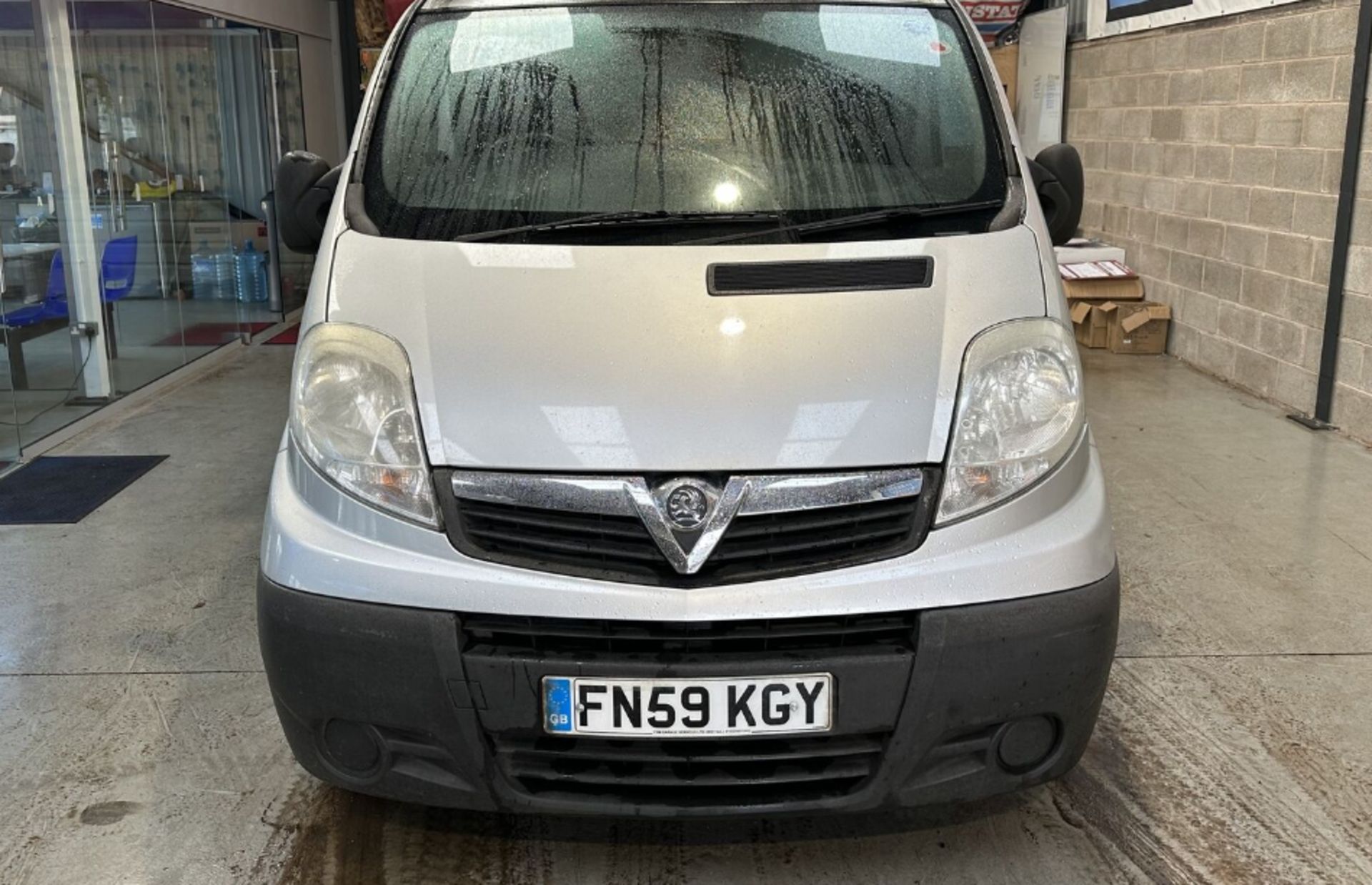 SILVER STEED: 2009 VIVARO TRAFIC LWB, 1 OWNER, MOT'D - (NO VAT ON HAMMER) - Image 2 of 14