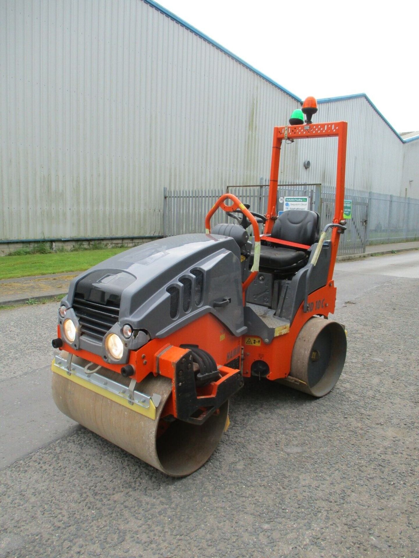 2015 HAMM HD10 VIBRATING ROLLER BOMAG BENFORD TEREX 100 RIDE ON 697 HRS - Image 3 of 12