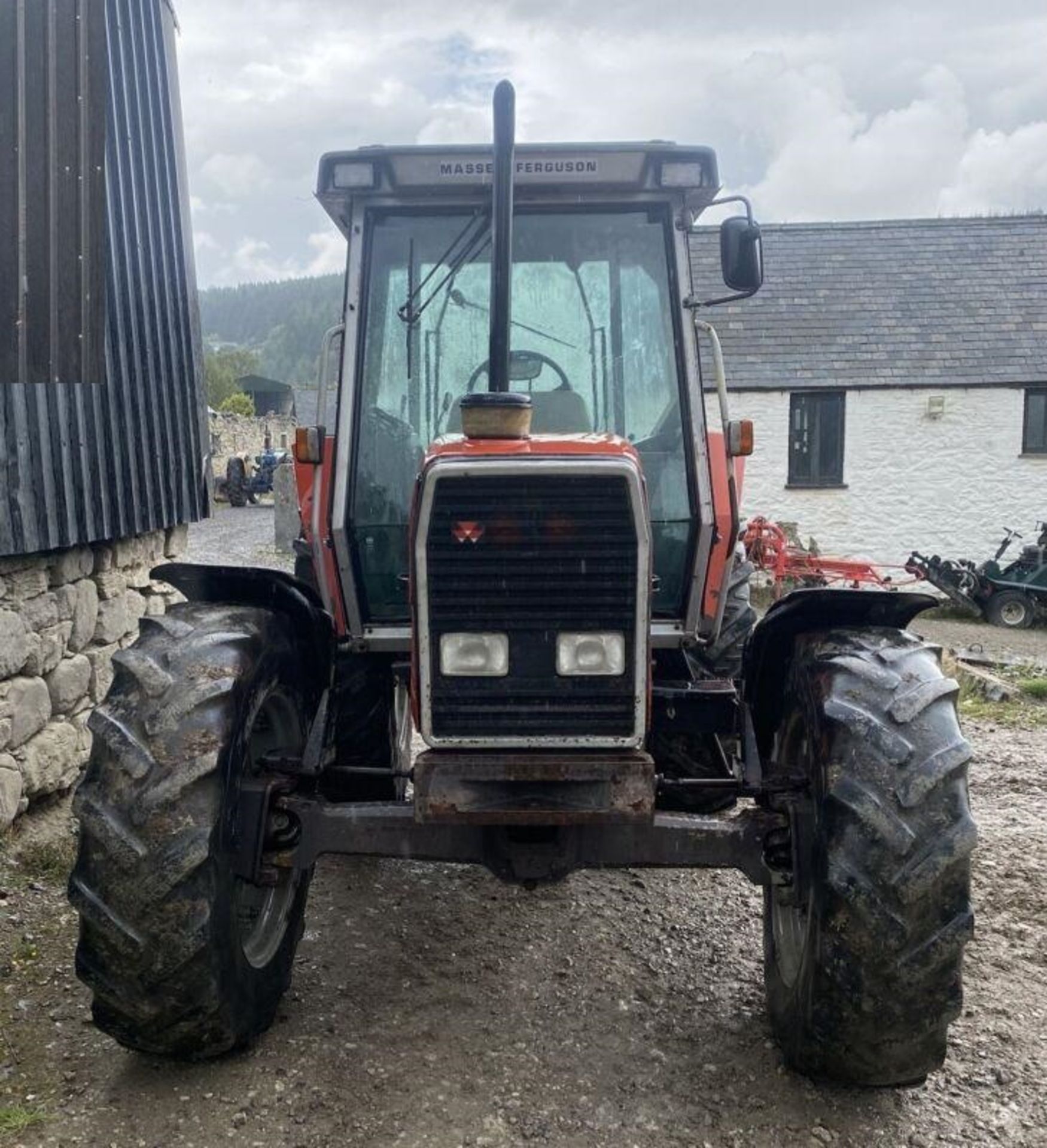 MASSEY FERGUSON 3070 TURBO: RELIABLE 4WD FARM TRACTOR - Image 10 of 11