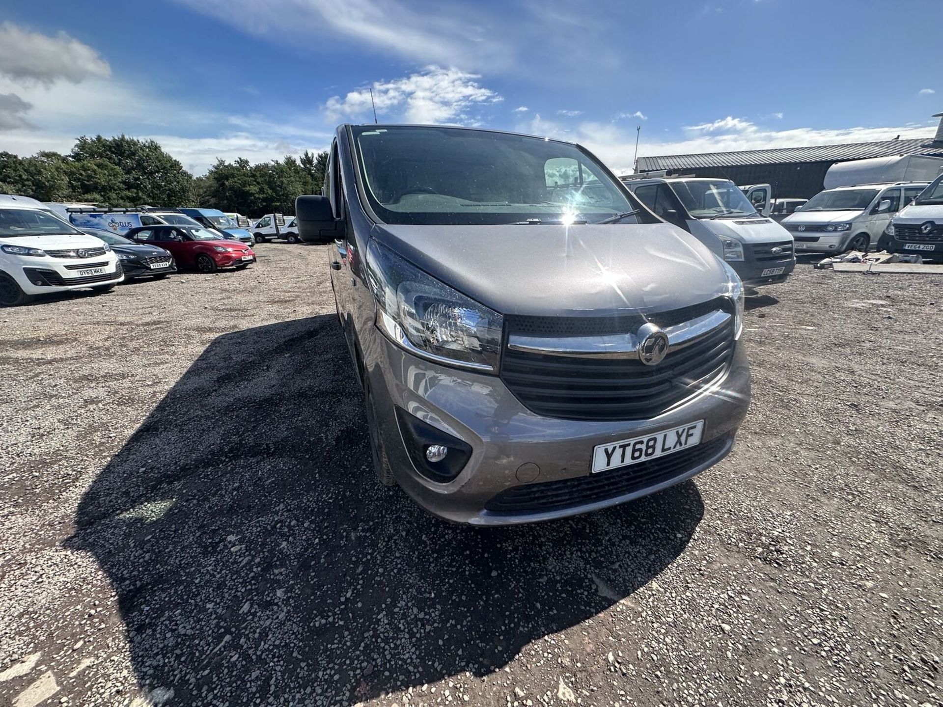**(ONLY 70K MILEAGE)** MANUAL MARVEL: 2018 VAUXHALL VIVARO - CLEAR HPI, 0 FORMER KEEPERS - Image 2 of 15