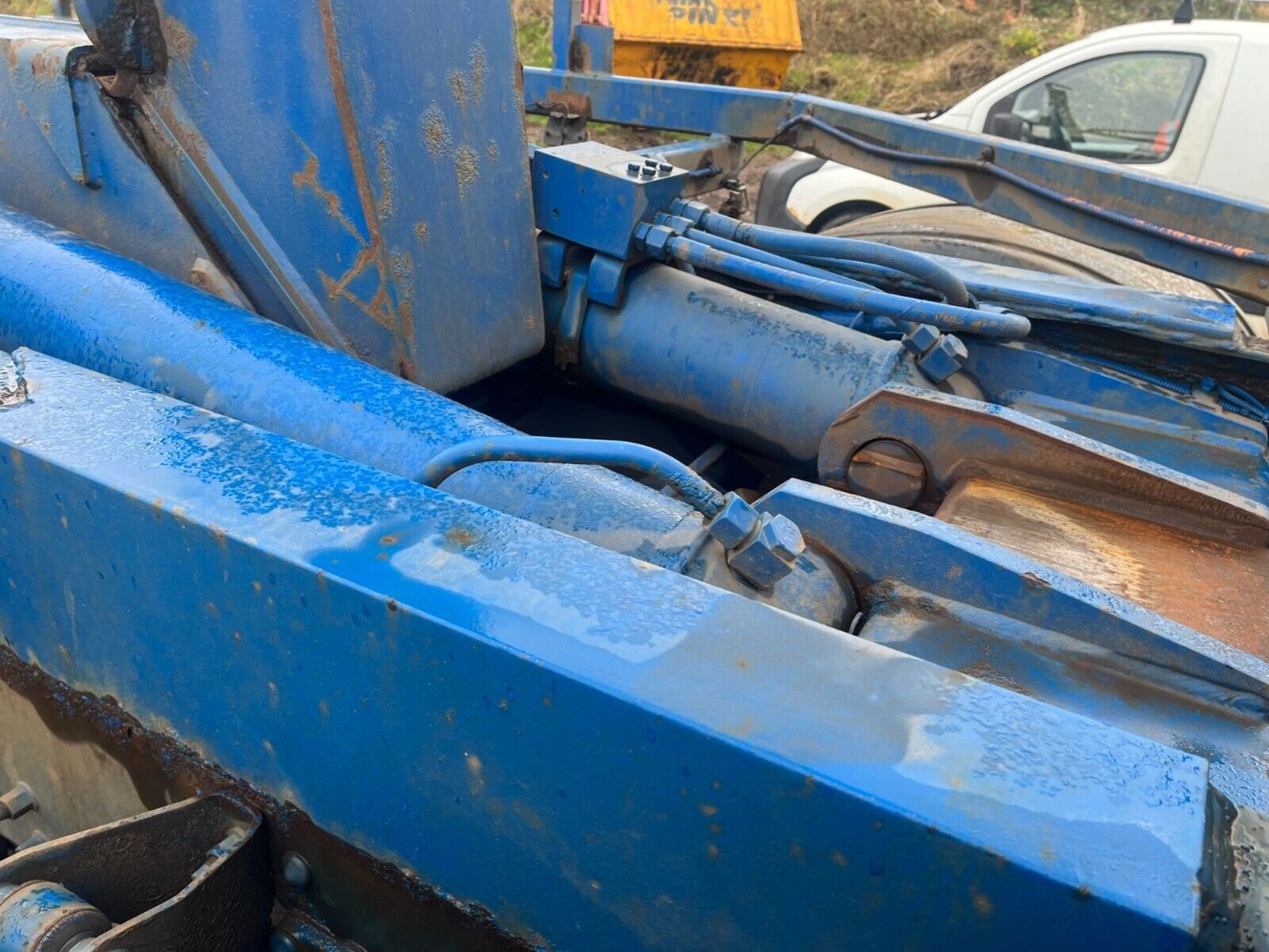 OLVO FM12 8X4 HOOKLOADER - MANUAL GEARBOX, TIDY ROLL OVER SHEET - Image 8 of 21