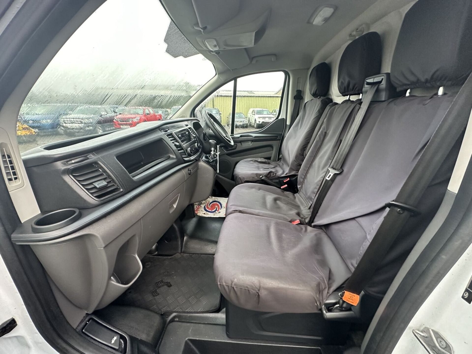 2019 FORD TRANSIT CUSTOM 2.0 TDCI 105PS MILEAGE: 98K - MOT: MAY 2024 - NO VAT ON HAMMER - Image 5 of 15