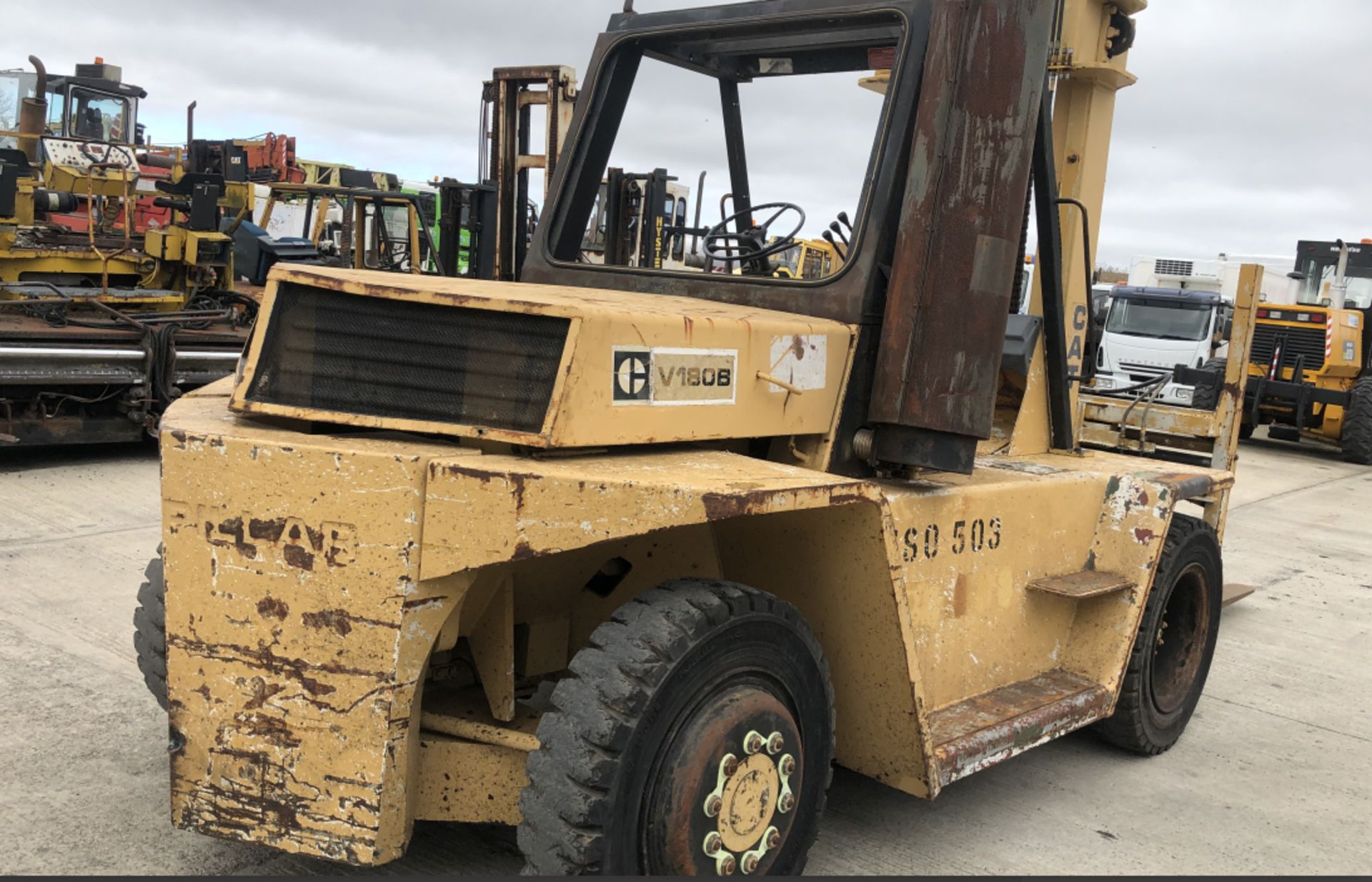 10 TON FORKLIFT : 2001 DIESEL CATERPILLAR V200B - Image 3 of 8