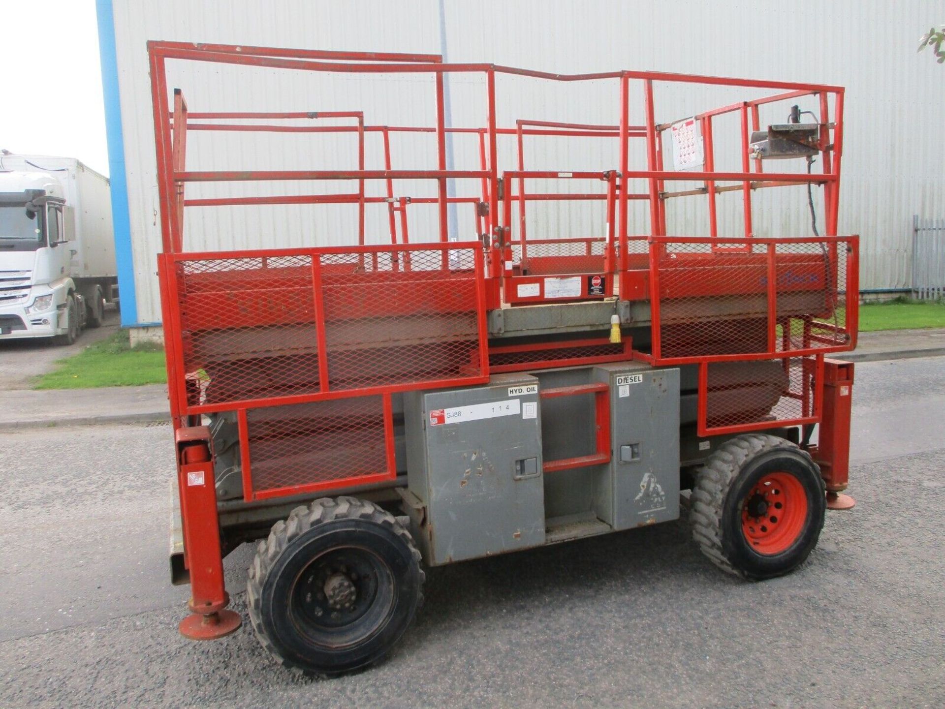 SKYJACK KUBOTA ENGINE SJ8831 SCISSOR LIFT - Image 4 of 14