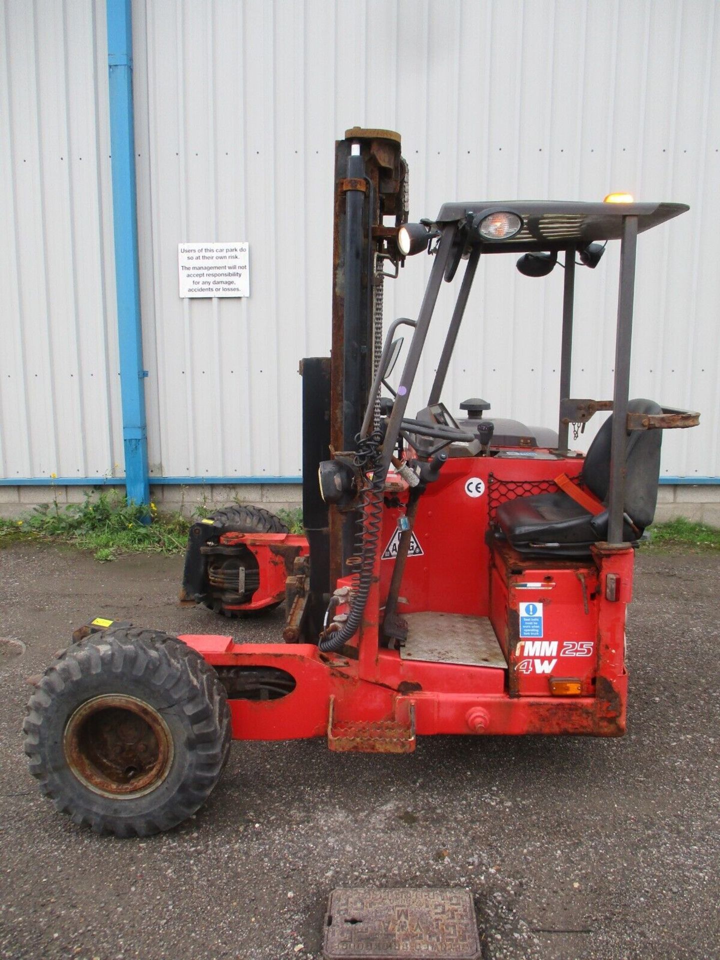 2016 MANITOU KUBOTA DIESEL ENGINE TMM25 4W FORKLIFT - Image 2 of 18