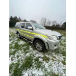 TOYOTA HILUX INVINCIBLE PICKUP TRUCK 4X4