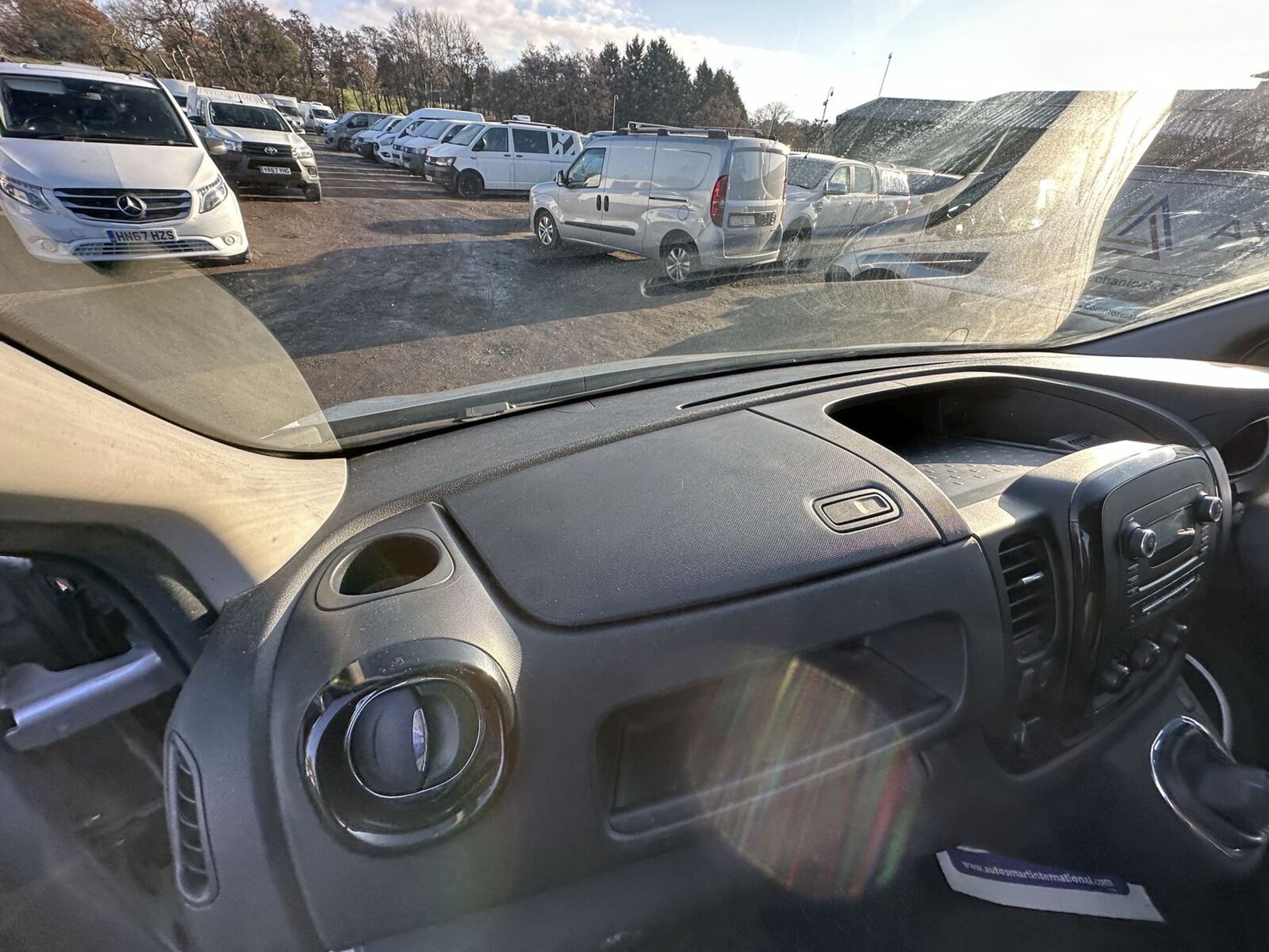 SILVER LINING: VAUXHALL VIVARO TRAFIC L2 SPORTIVE PANEL VAN (NO VAT ON HAMMER) - Image 7 of 15