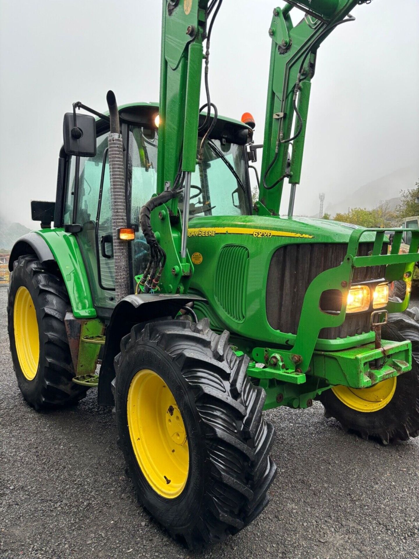 (ONLY 3.5K HOURS) JOHN DEERE 6220 SE TRACTOR WITH JOHN DEERE 631 LOADER - Image 18 of 22