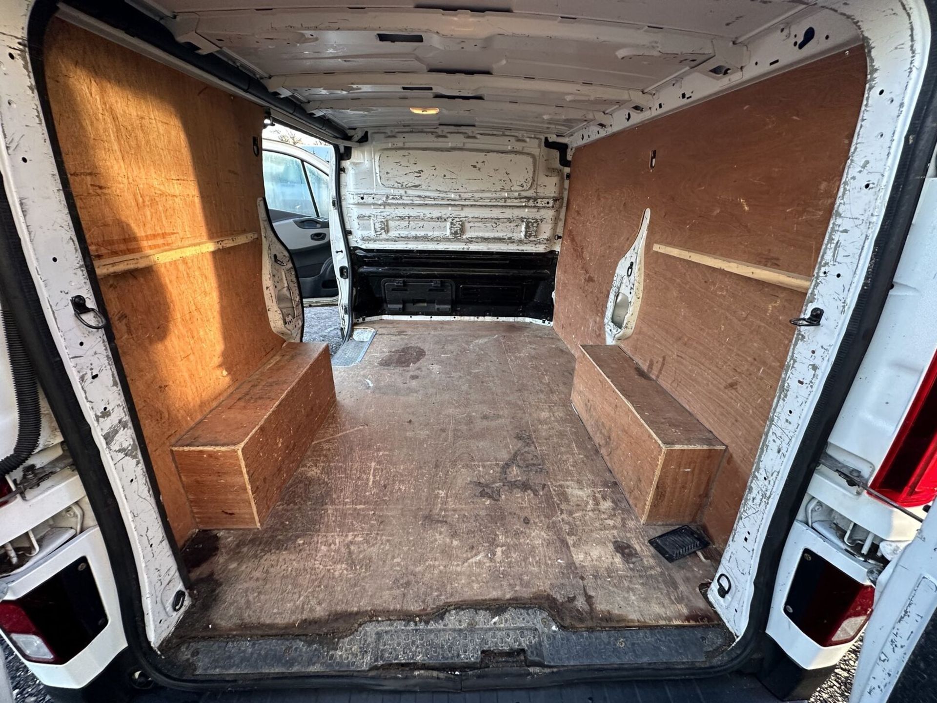 CLEAN & CAPABLE: EURO 6 NISSAN NV300 VIVARO TRAFIC - (NO VAT ON HAMMER) - Image 5 of 15