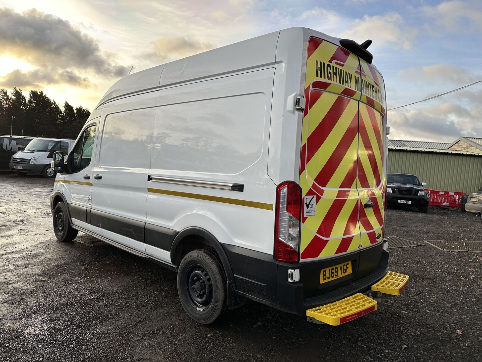 VERSATILE DIESEL RWD: FORD TRANSIT 2.0 ECOBLUE 130PS - Image 5 of 12