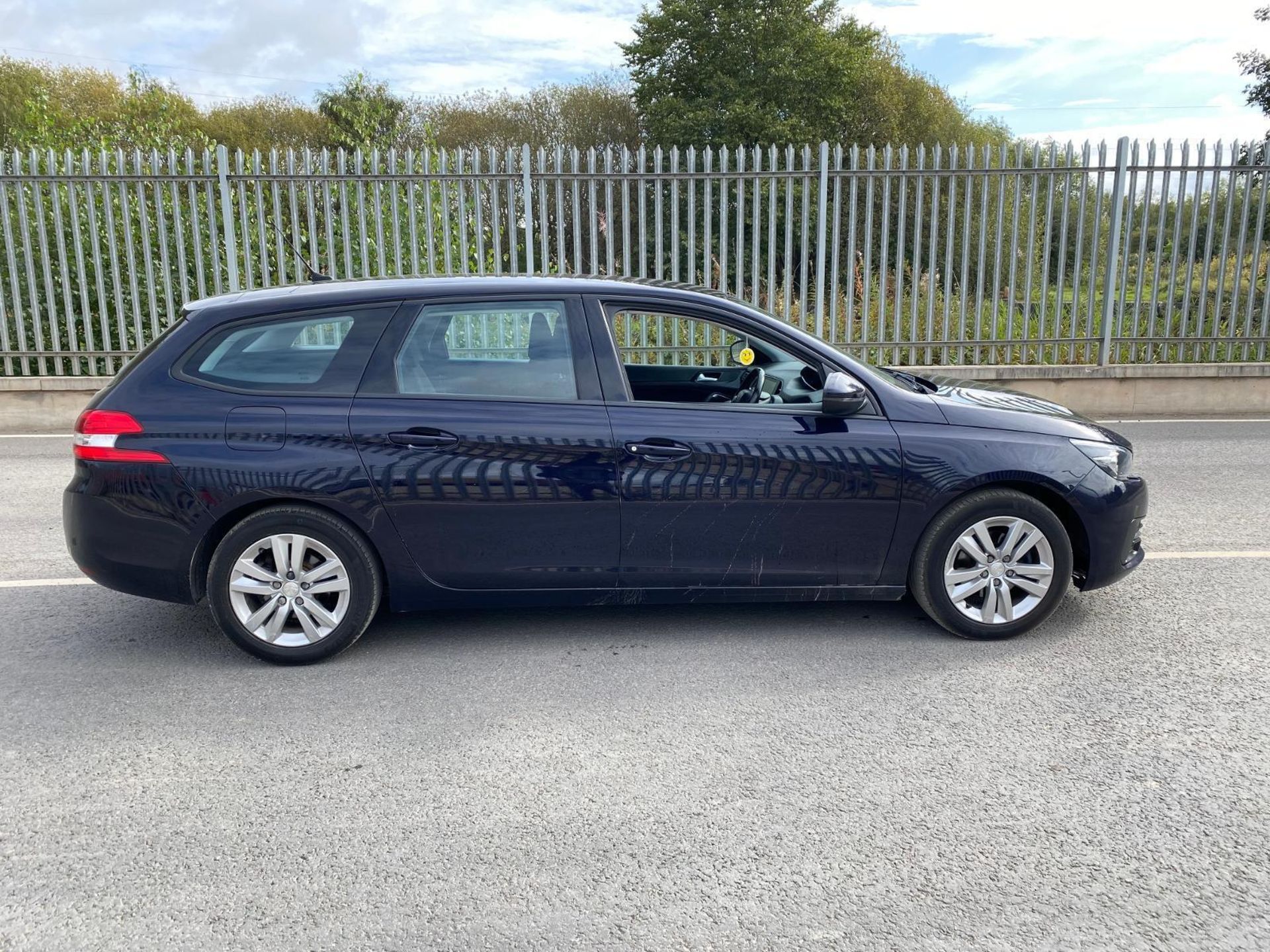 EFFICIENCY UNLEASHED: 2019 PEUGEOT 308 DIESEL ESTATE, EURO 6, 81K MILES - Image 5 of 16