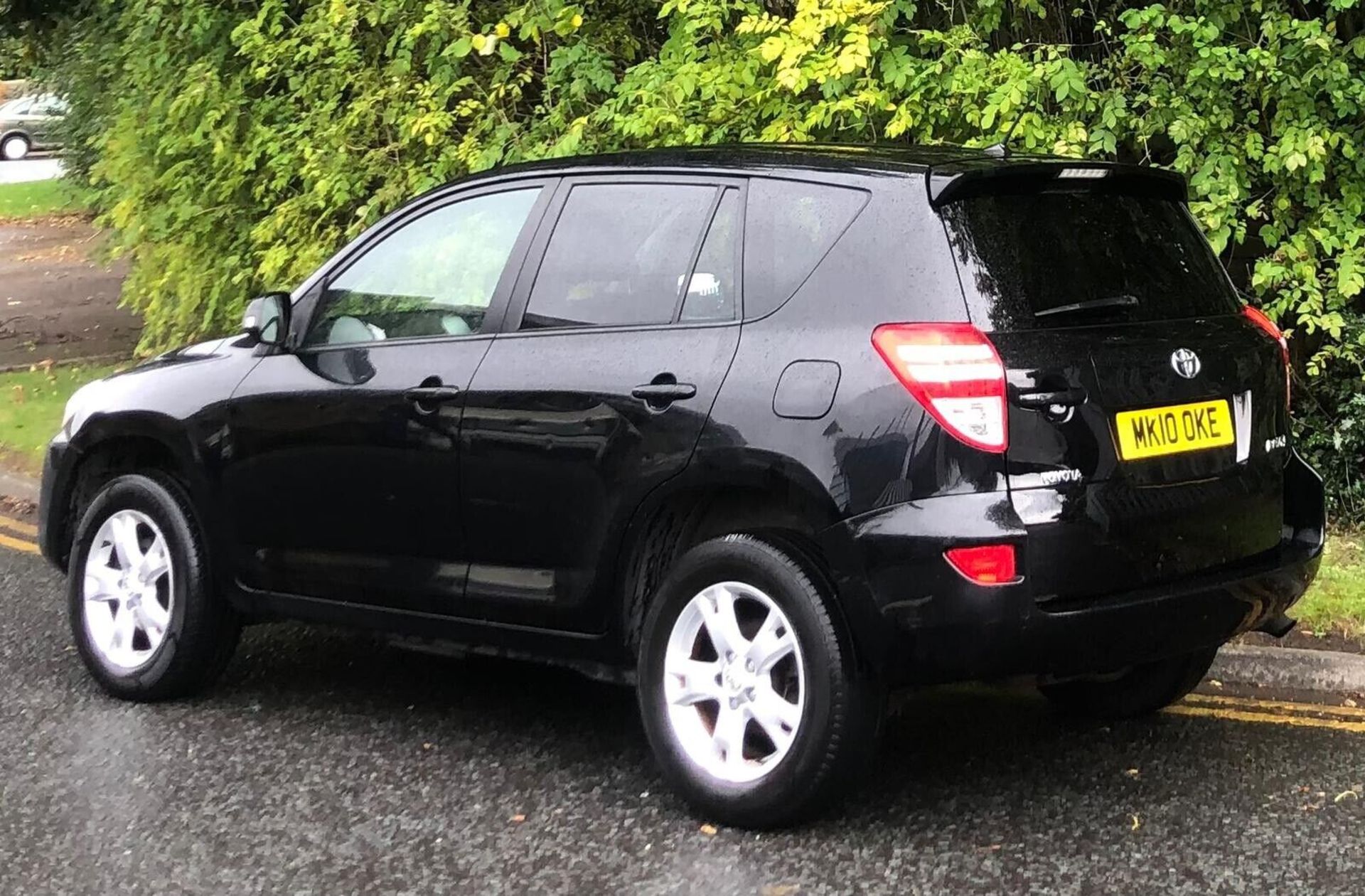 RELIABLE TOYOTA RAV4 2.2 D-4D XT-R: WELL-MAINTAINED 2010 MODEL - Image 7 of 14