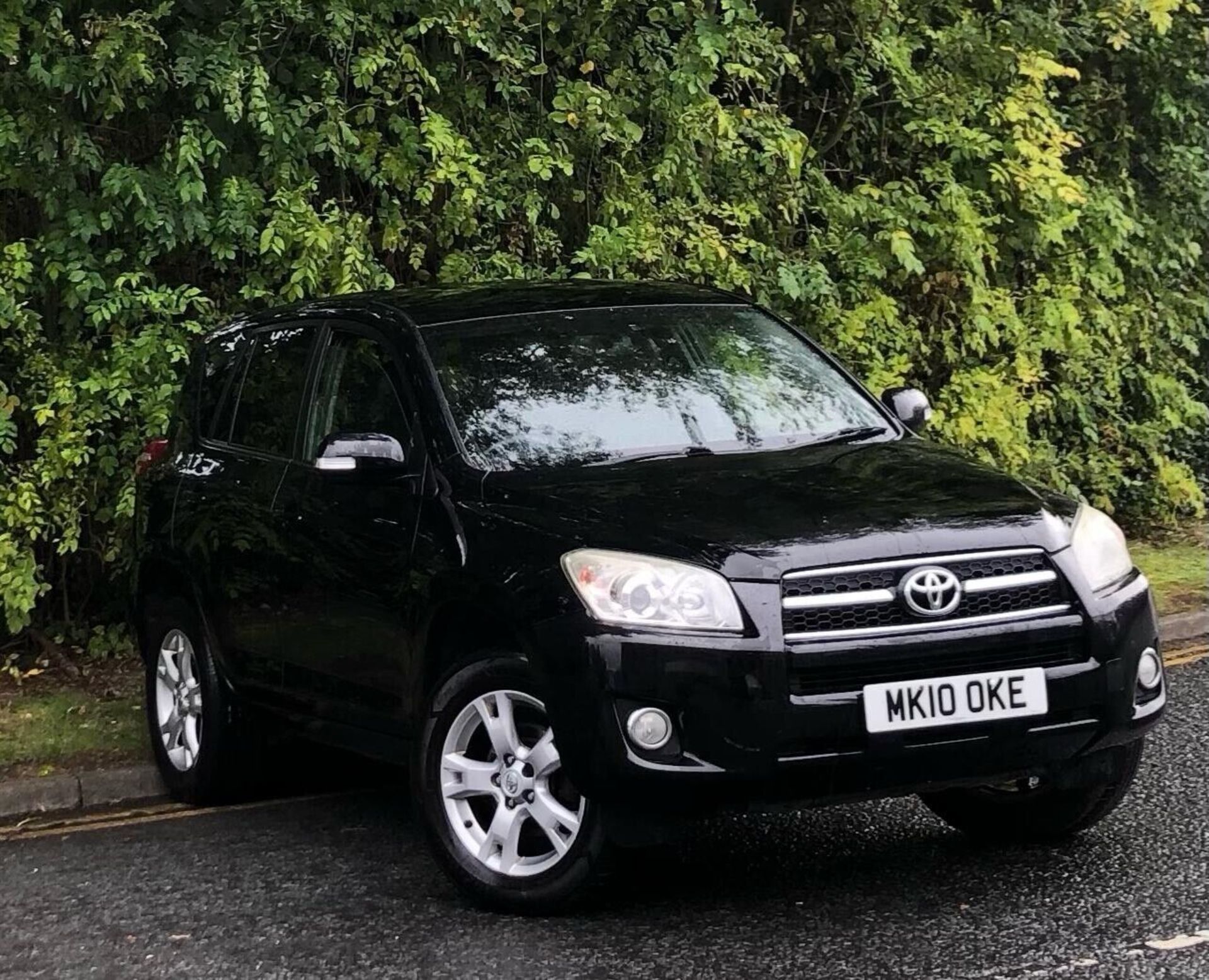 RELIABLE TOYOTA RAV4 2.2 D-4D XT-R: WELL-MAINTAINED 2010 MODEL - Image 2 of 14