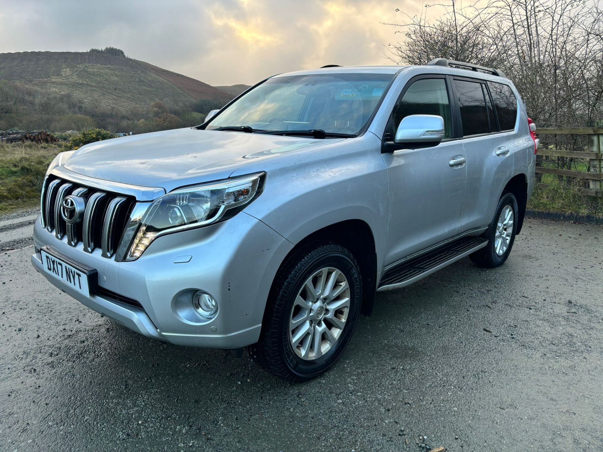 TOYOTA LAND CRUISER 2017 ICON AUTOMATIC - Image 10 of 12