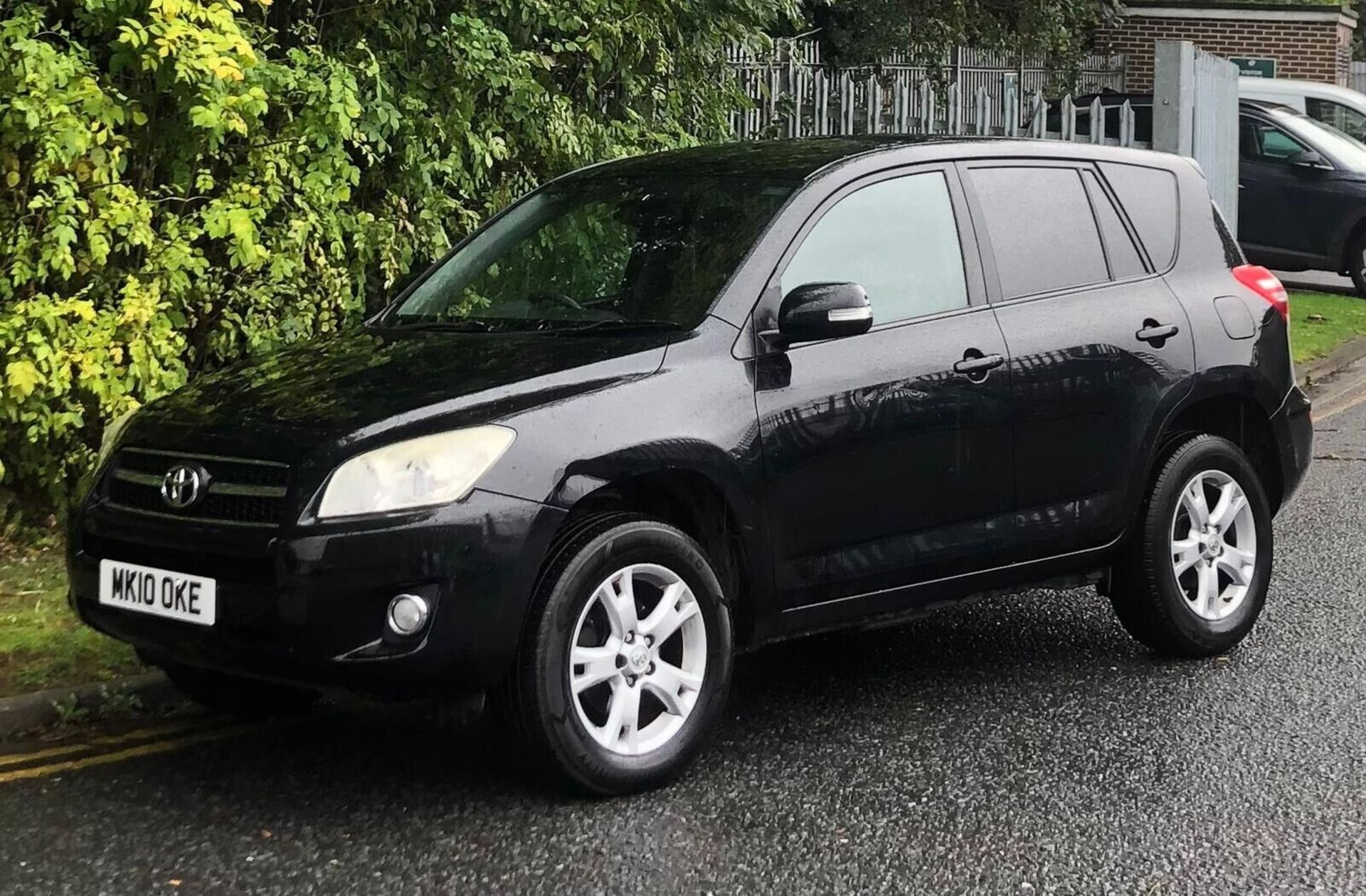 RELIABLE TOYOTA RAV4 2.2 D-4D XT-R: WELL-MAINTAINED 2010 MODEL