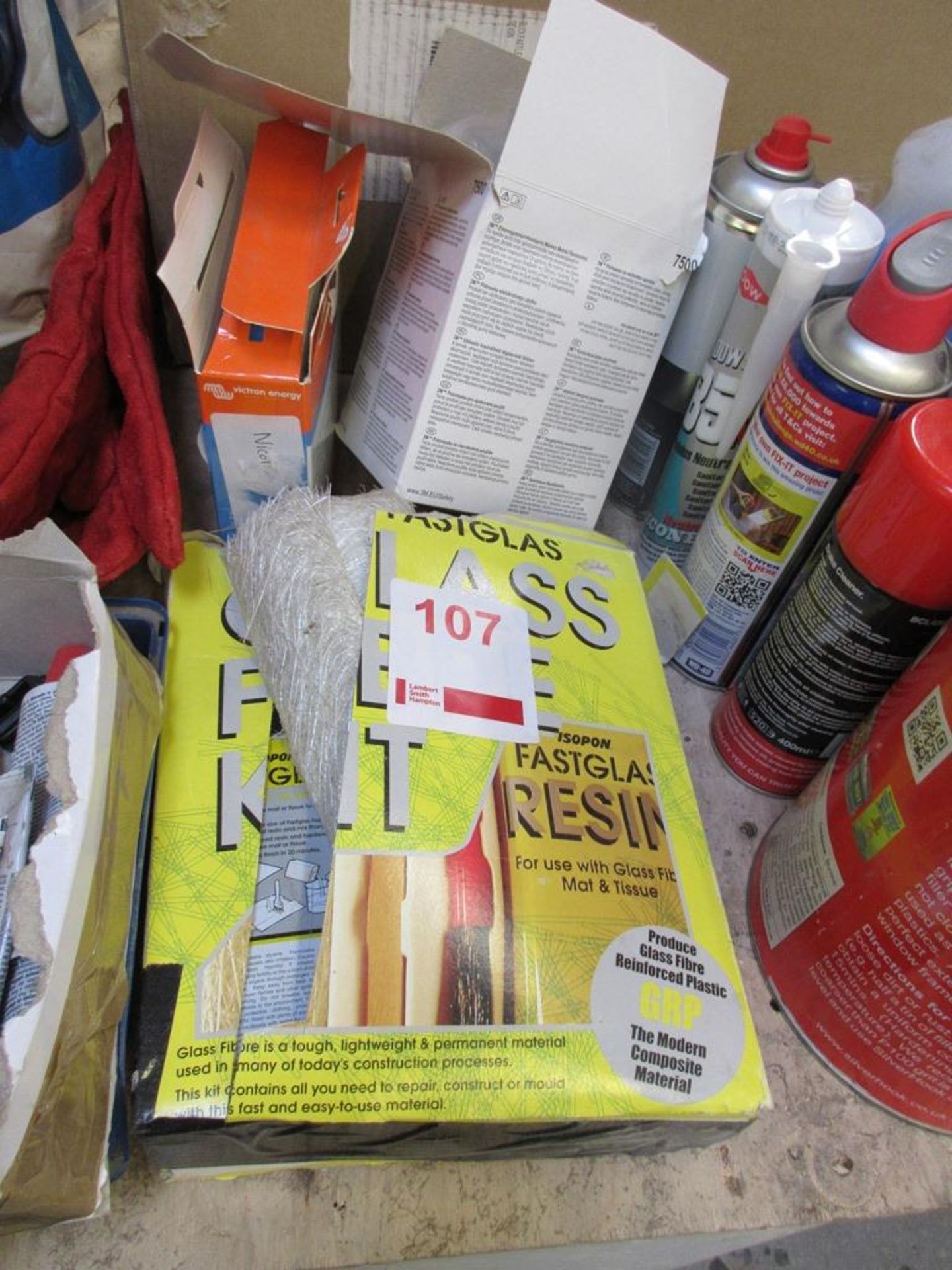 Miscellaneous lot including safety glasses, face masks, ear defenders, hand pads etc. - Image 6 of 8