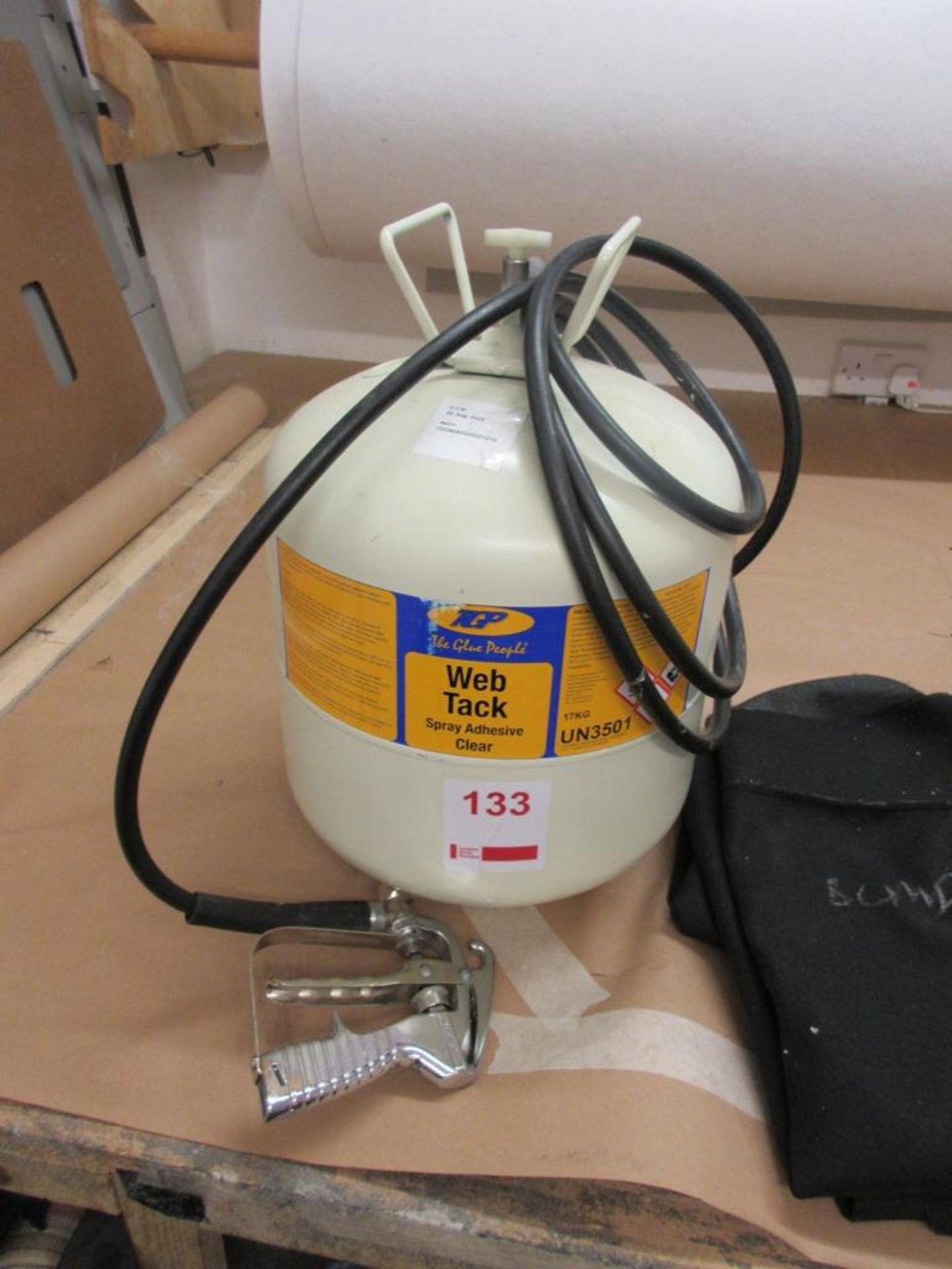 Unbadged glue applicator gun