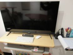 Apple Mac mini, serial number C07NDLKQ1HV, model A1347, Hi-sense 40" flatscreen TV, apple key pad