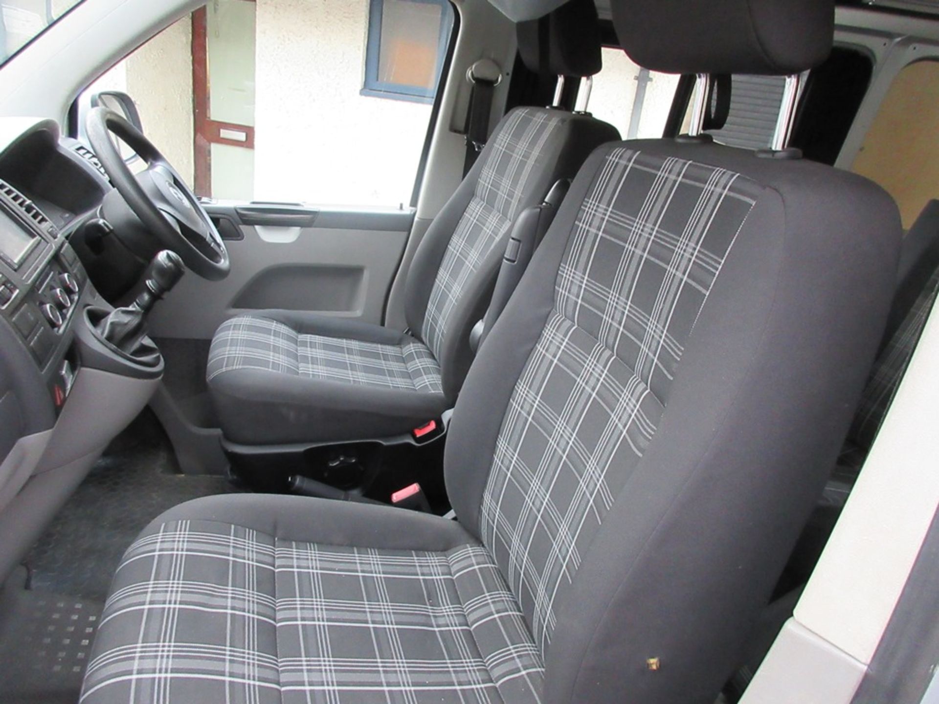 VW T-Sporter T30 2.0TDI LWB van with pop-up top, 138bhp Registration: GV11 KEK Recorded mileage - Image 18 of 27