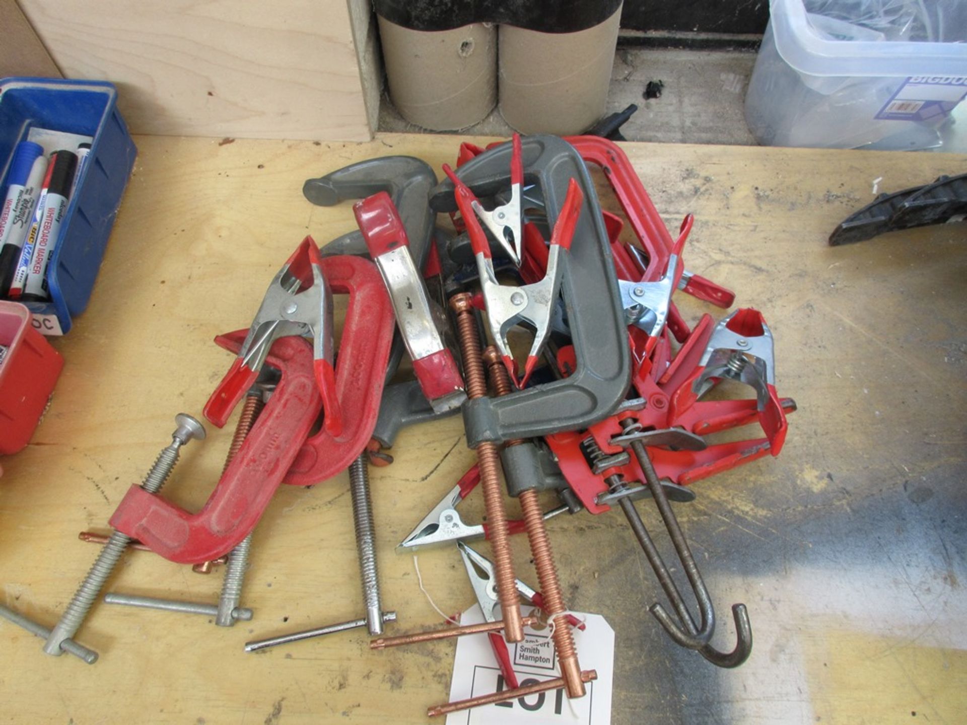 Quantity of 'G' clamps and clips