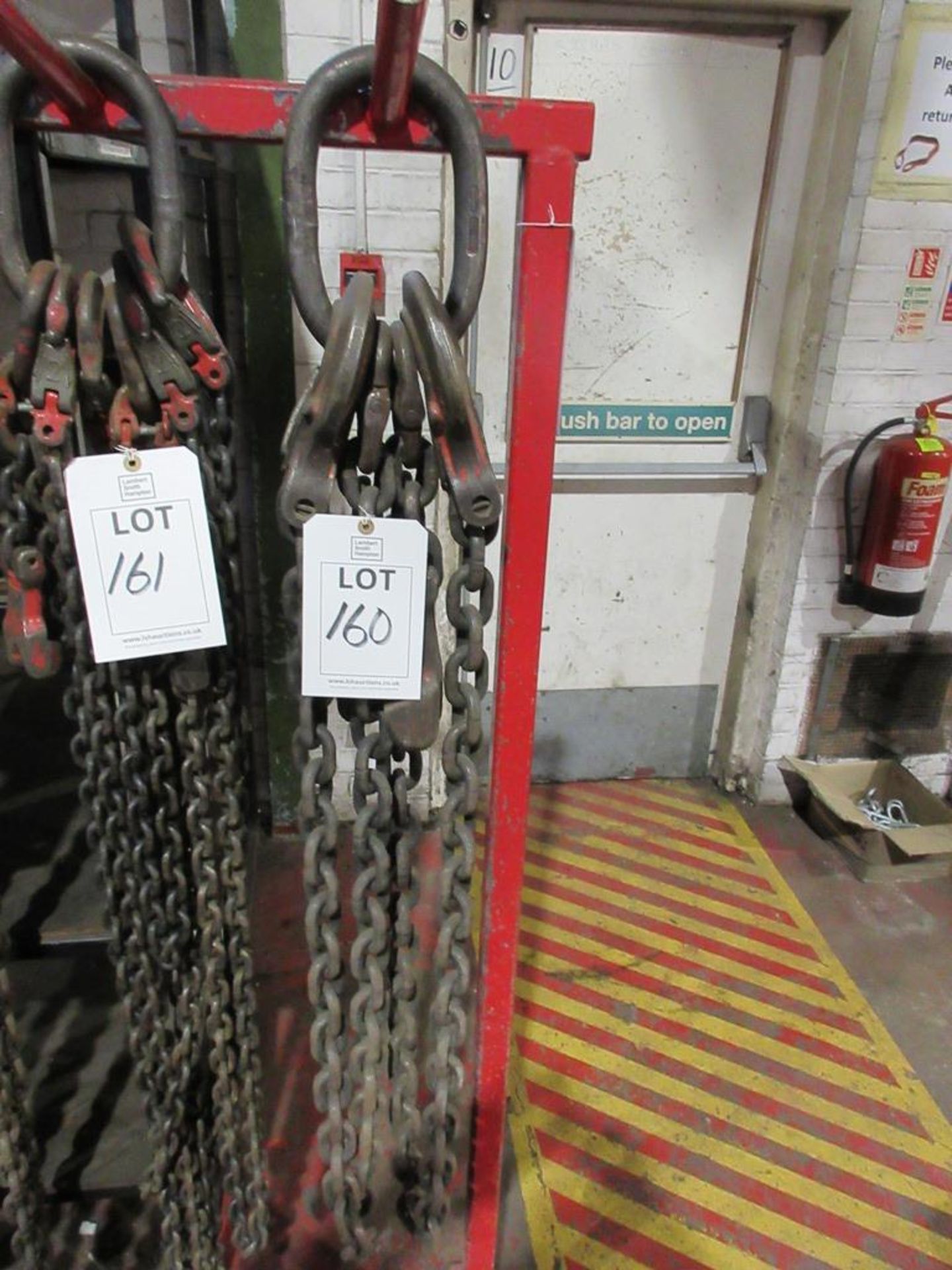 2 Leg lifting chain, with shorteners NB: This item has no record of Thorough Examination. The