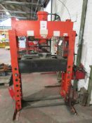 Hydraulic workshop press approx. 920mm between columns SWL 60 tonne NB: This item has no record of