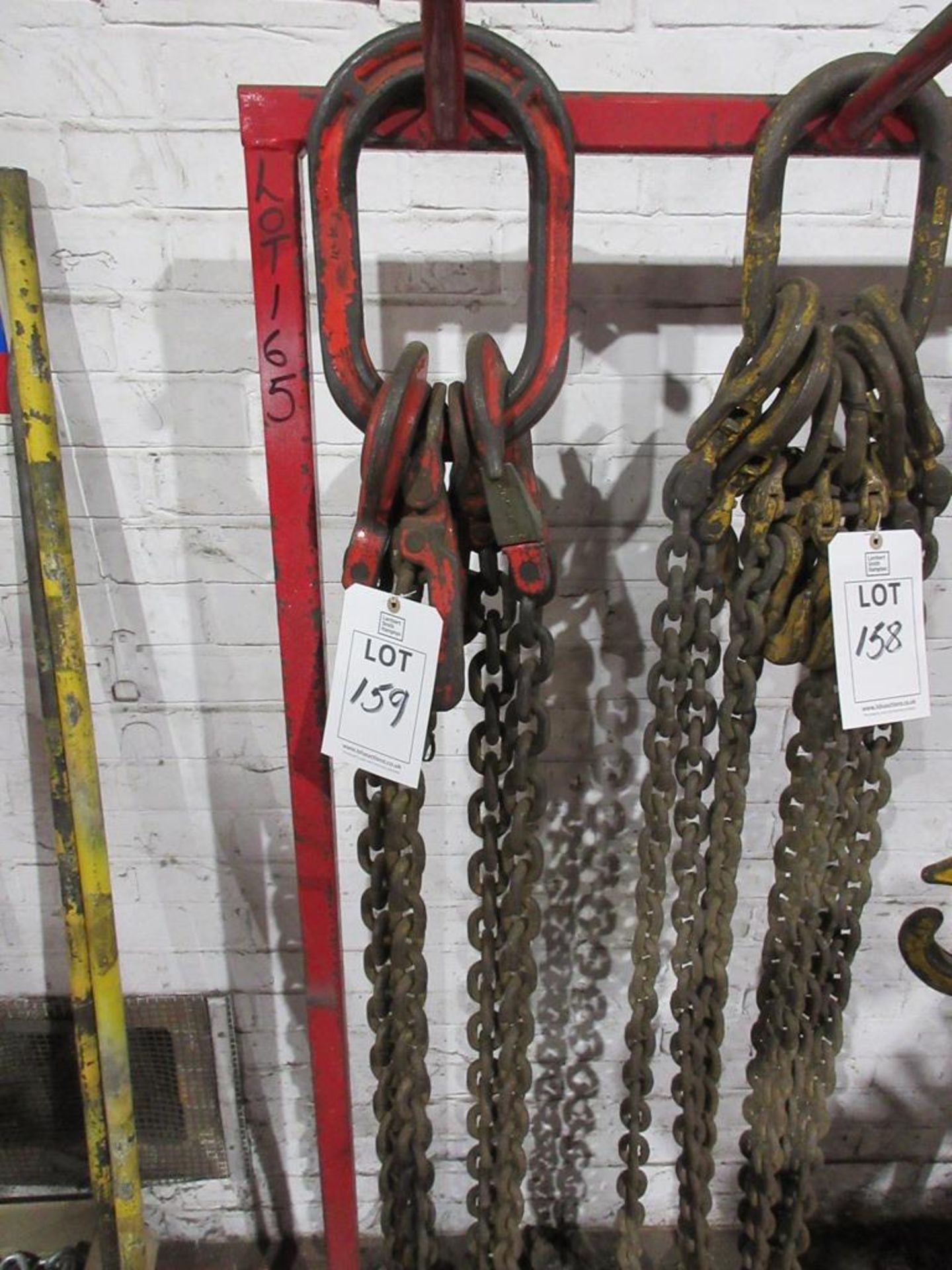 2 Leg lifting chain, with shorteners NB: This item has no record of Thorough Examination. The