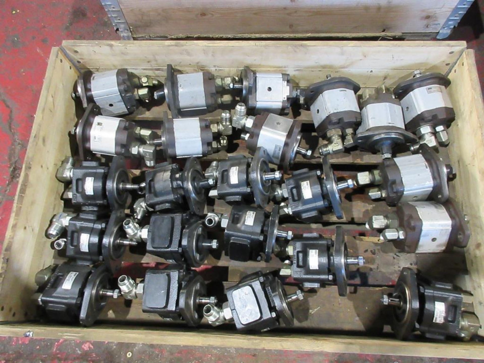 Twenty-three various Parker hydraulic pumps, for Komatsu excavator - Image 2 of 4