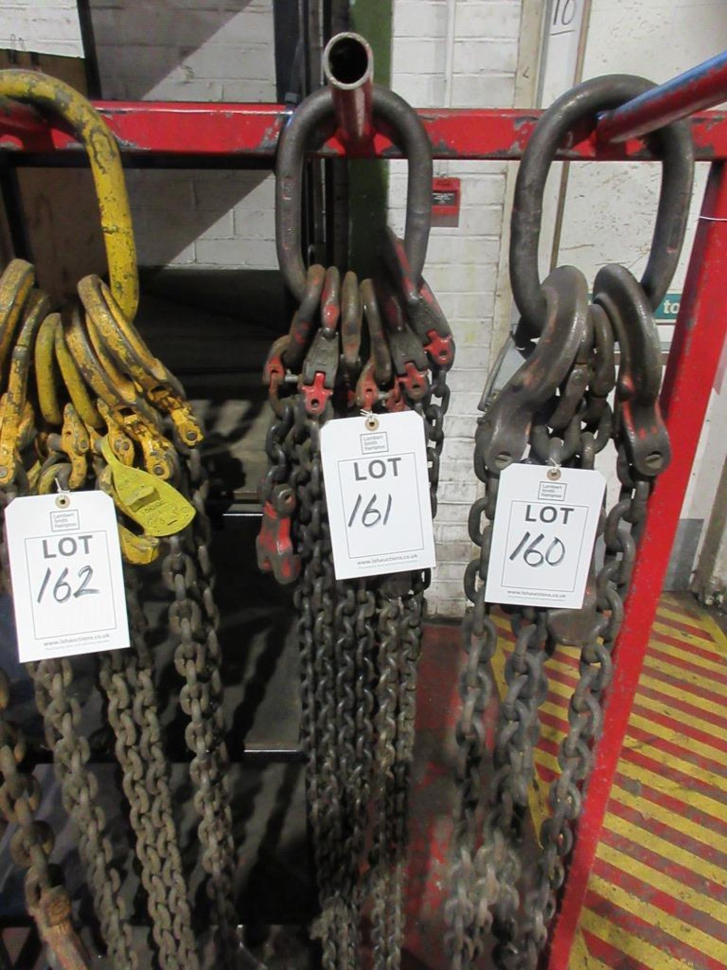 4 Leg lifting chain, with shorteners NB: This item has no record of Thorough Examination. The