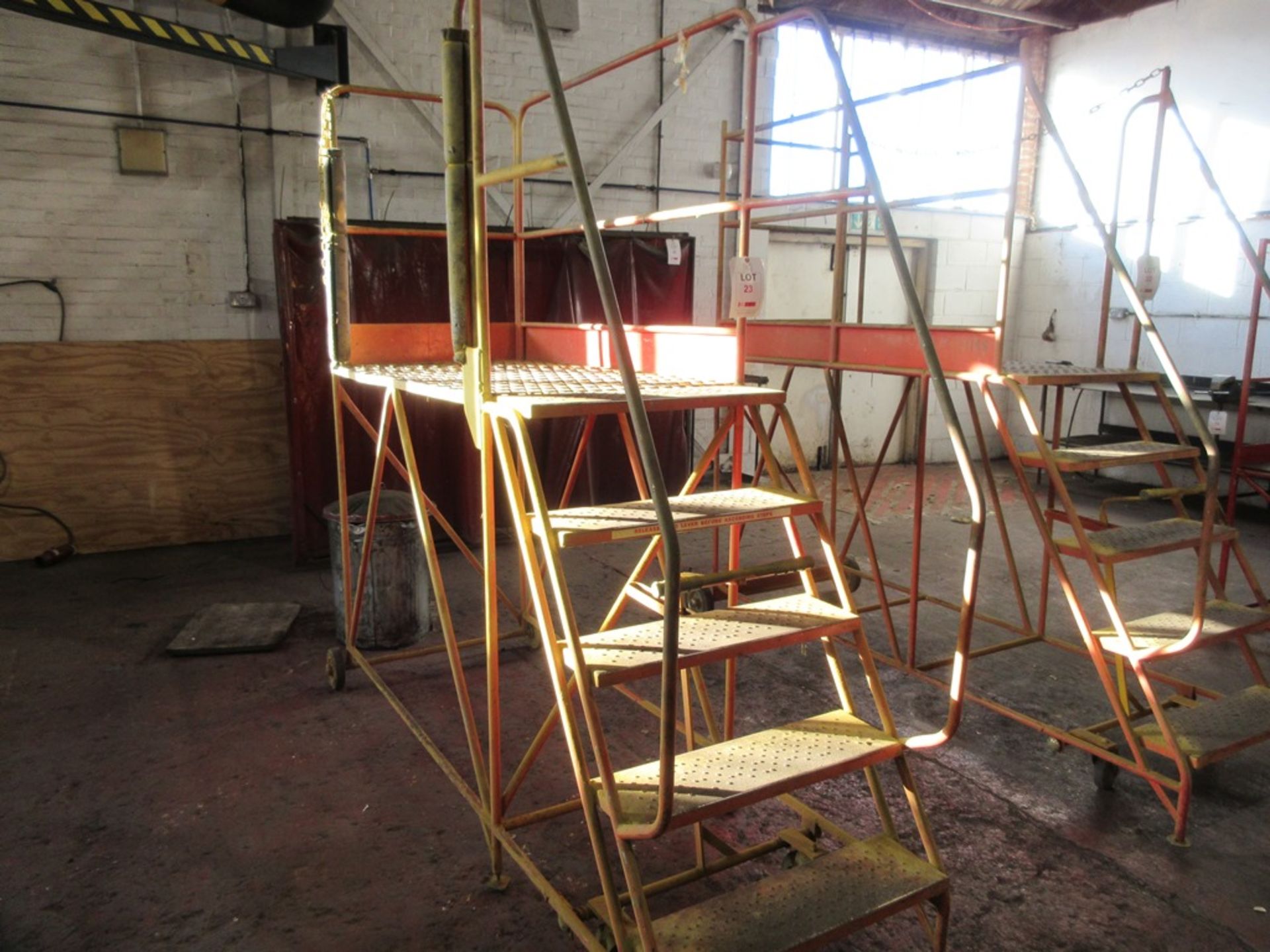 Mobile work platform, approx.: 1700mm x 760mm platform height approx. 1250mm - Image 2 of 3