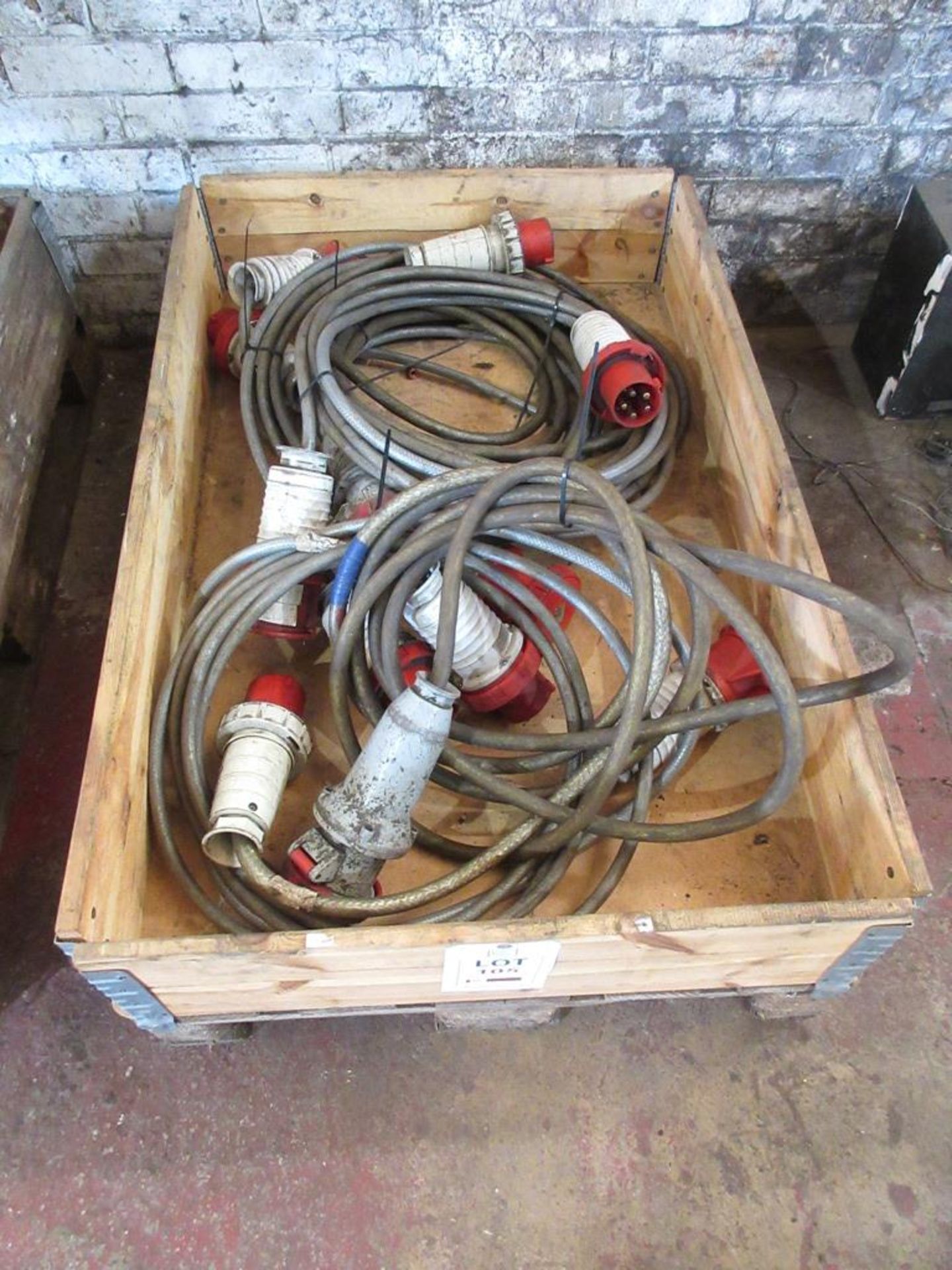 Quantity of 415V extension leads