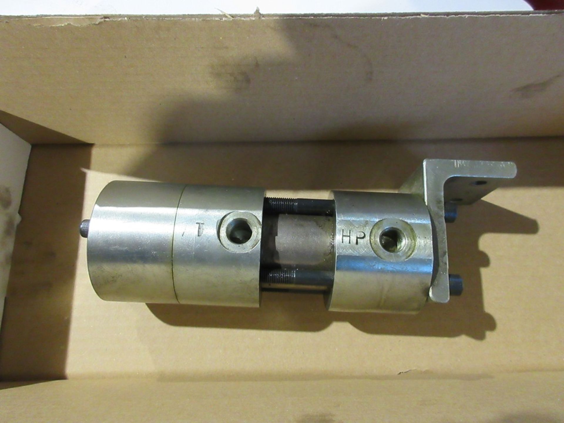 Hydraulic pressure intensifier - Image 2 of 3