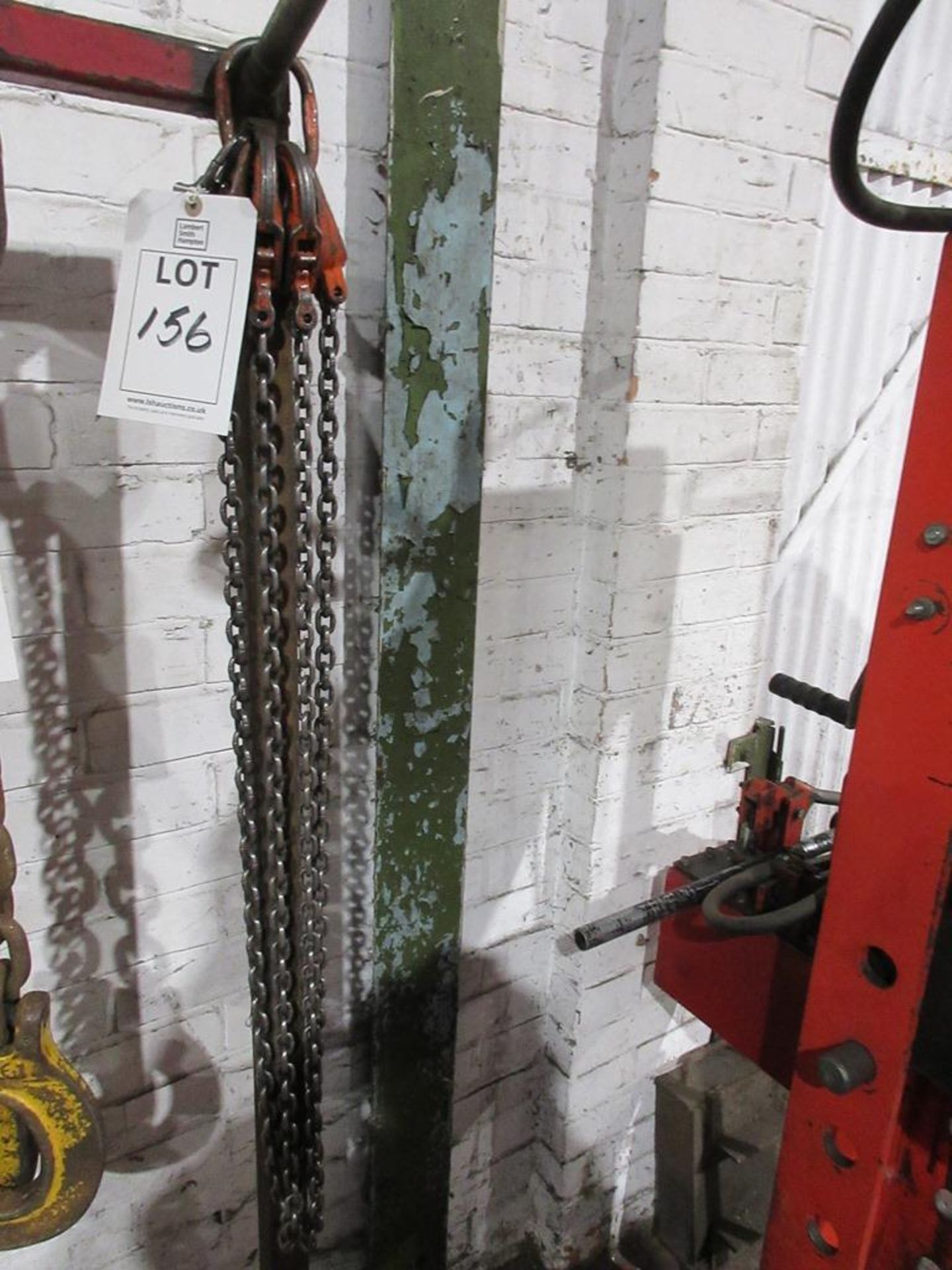 2 Leg lifting chain, with shorteners NB: This item has no record of Thorough Examination. The