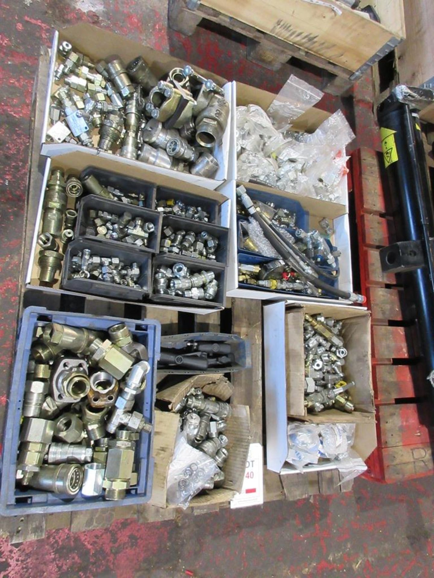Quantity of hydraulic fittings - Image 2 of 3
