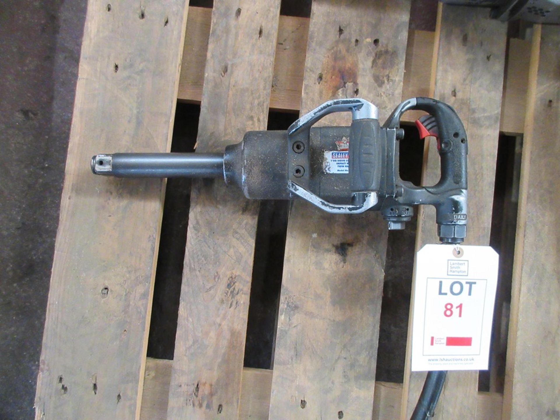 Sealey pneumatic impact wrench, model SA686, 1"square drive - Image 2 of 3