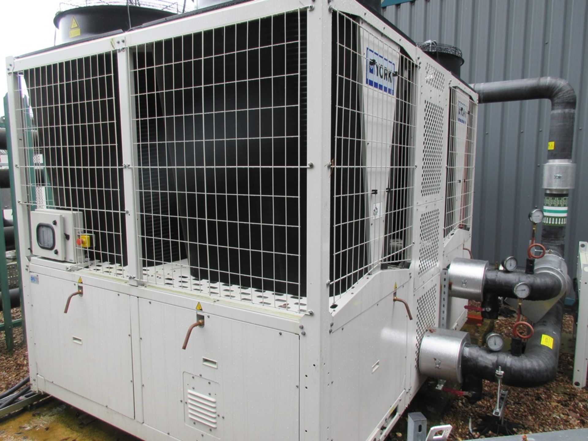A York YMPA0260PJ50 air cooled chiller heat pump, Serial Number: 50532E11202952 (2021) A work Method - Image 2 of 7
