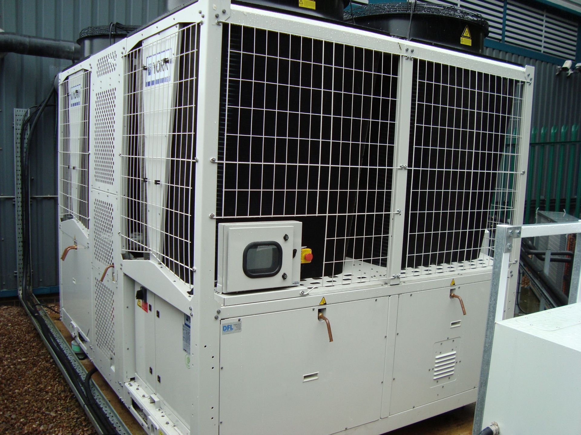 A York YMPA0260PJ50 air cooled chiller heat pump, Serial Number: 50532E11202952 (2021) A work Method