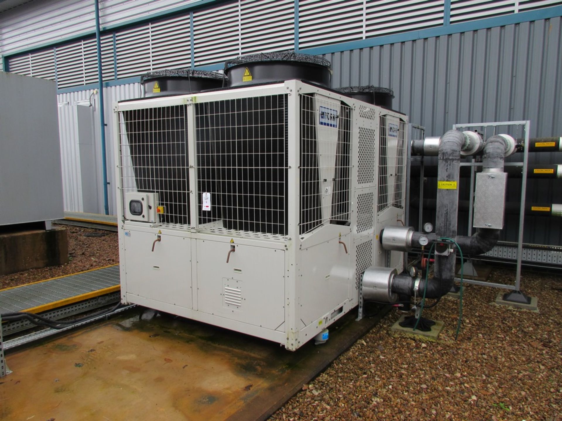 A York YMPA0260PJ50 air cooled chiller heat pump, Serial Number. 50532E11202899 (2021) A work Method - Image 2 of 9