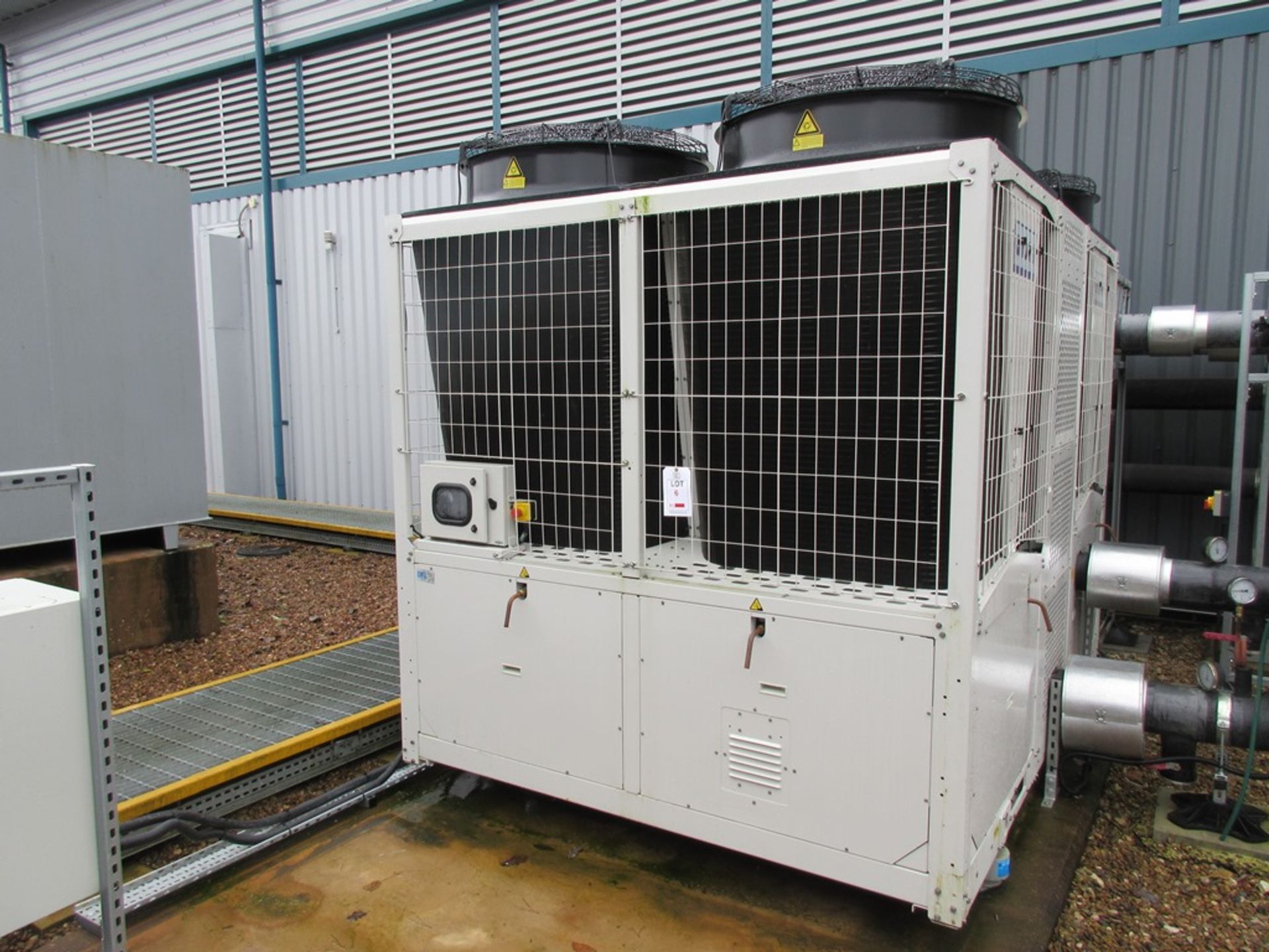 A York YMPA0260PJ50 air cooled chiller heat pump, Serial Number. 50532E11202899 (2021) A work Method
