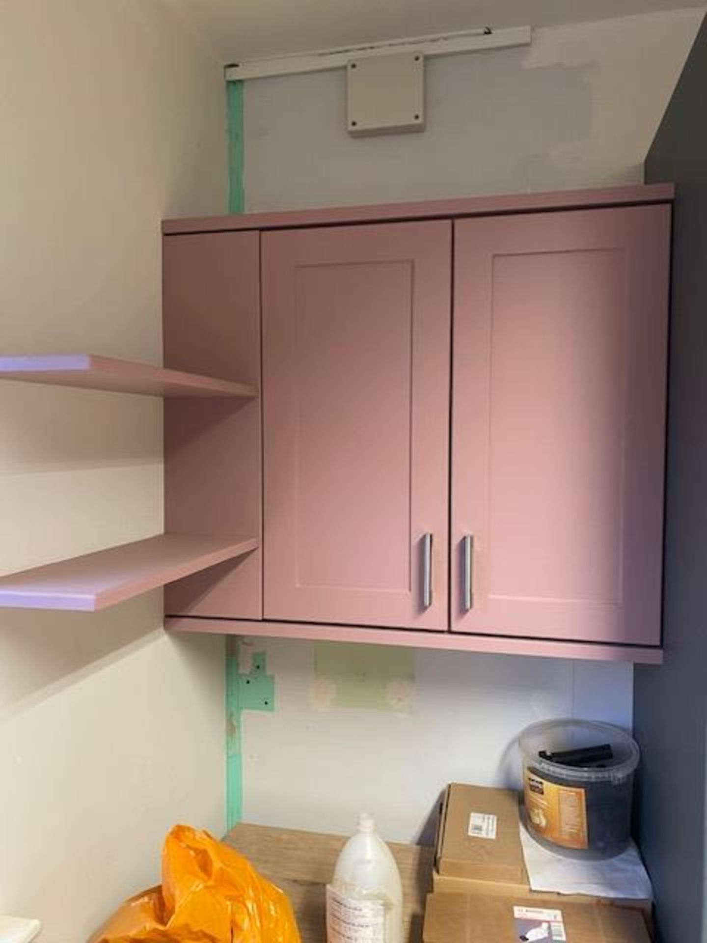 Part built display kitchen (as lotted, please note that appliances are not included) - Image 8 of 9