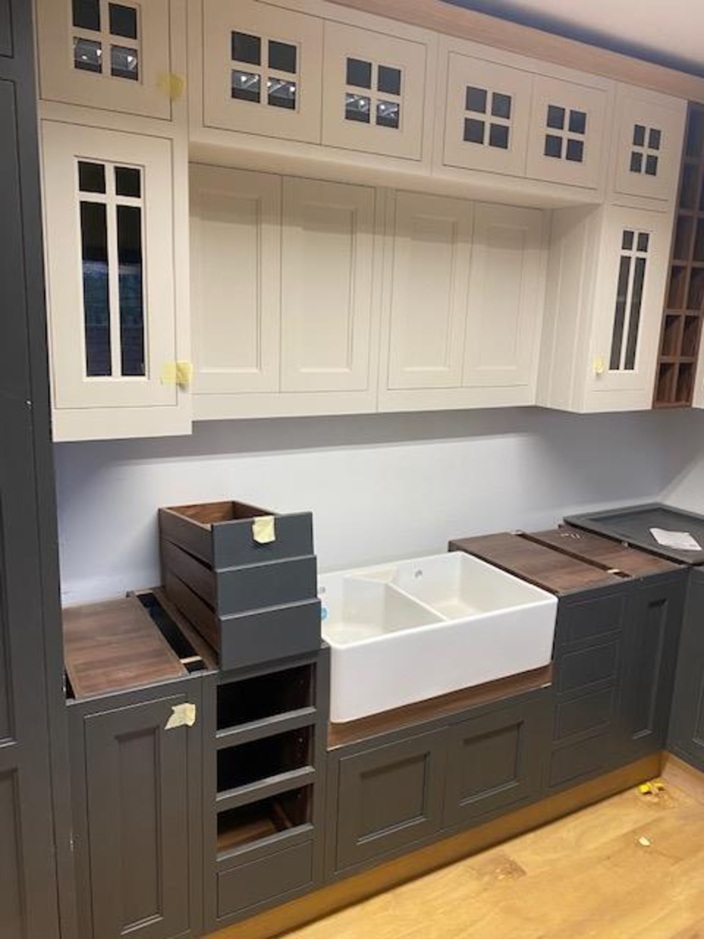 Part built display kitchen (as lotted, please note that appliances are not included) - Image 5 of 9