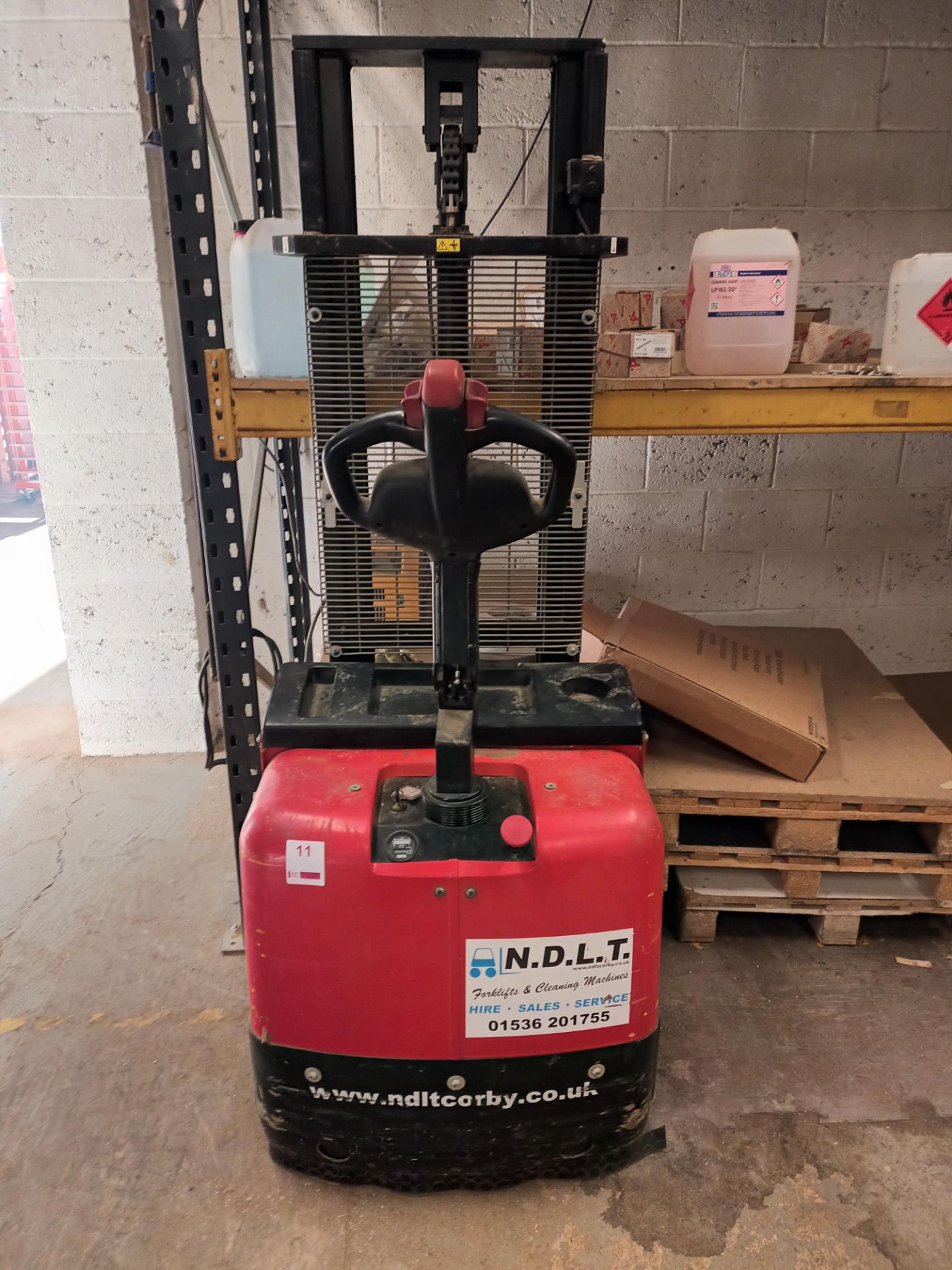 Record Warrior CS1529 pallet lifter (2012) with 3224 hours