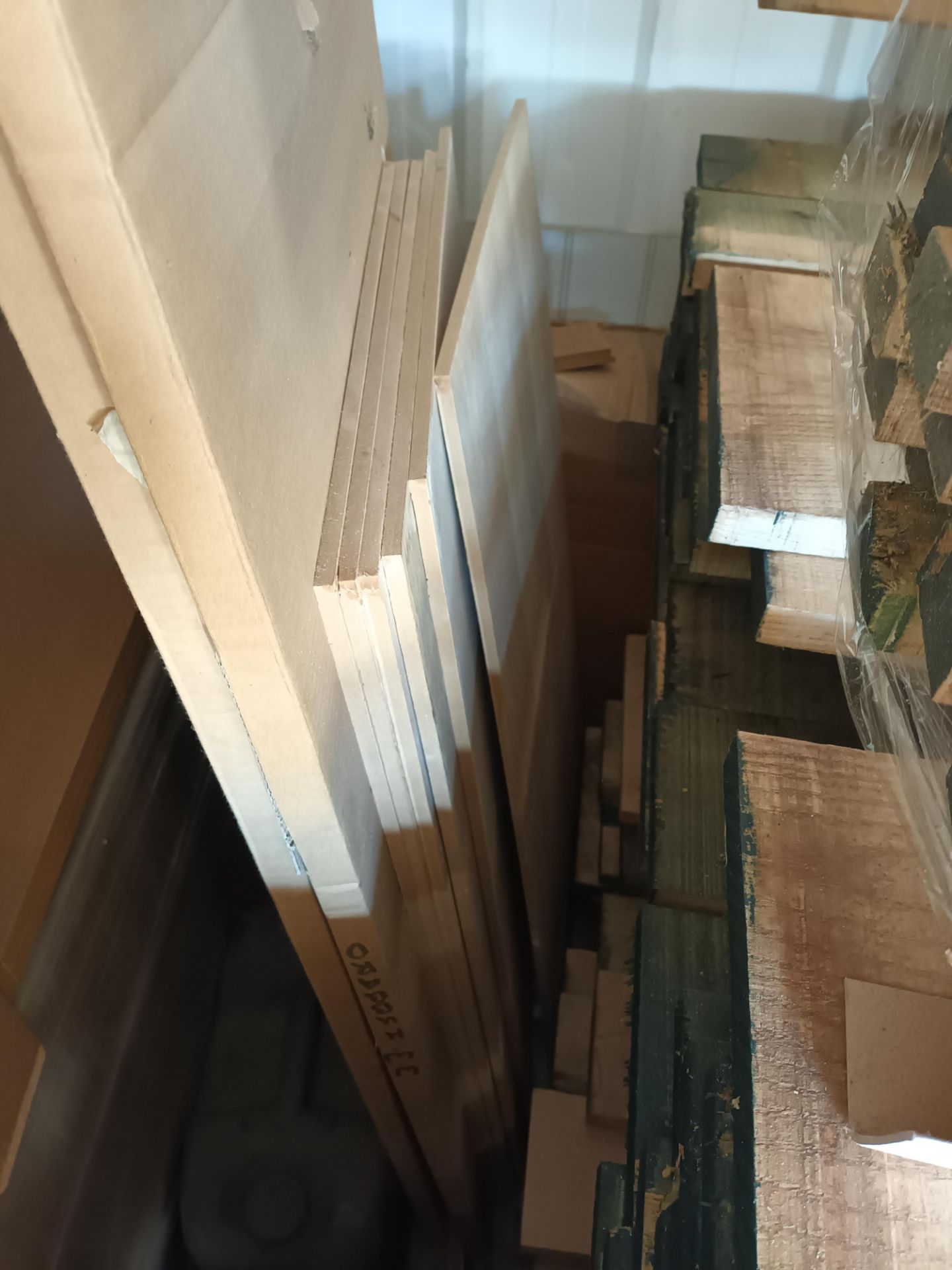 Quantity of beech, ash and oak planks and sheets - Bild 2 aus 4