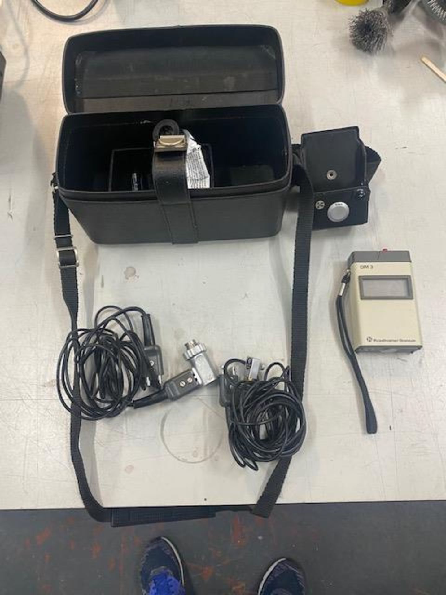 Krautkramer Branson ultrasonic thickness gauge DM3 S/N 27256-7634 FTZ No C-065/84 (Located Upminster