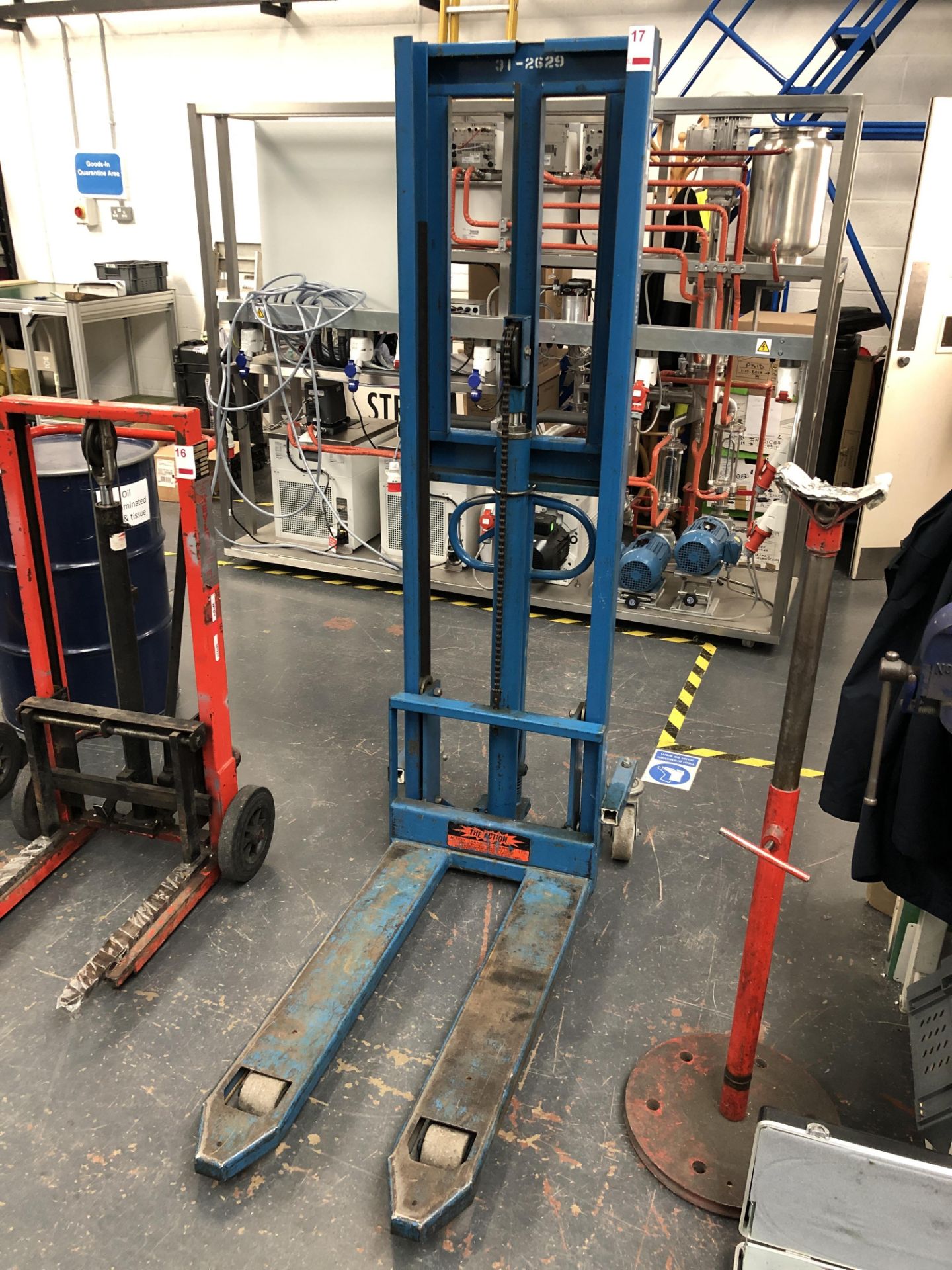 Action Handling Equipment pallet lift with tall mast (Located Milton Keynes)