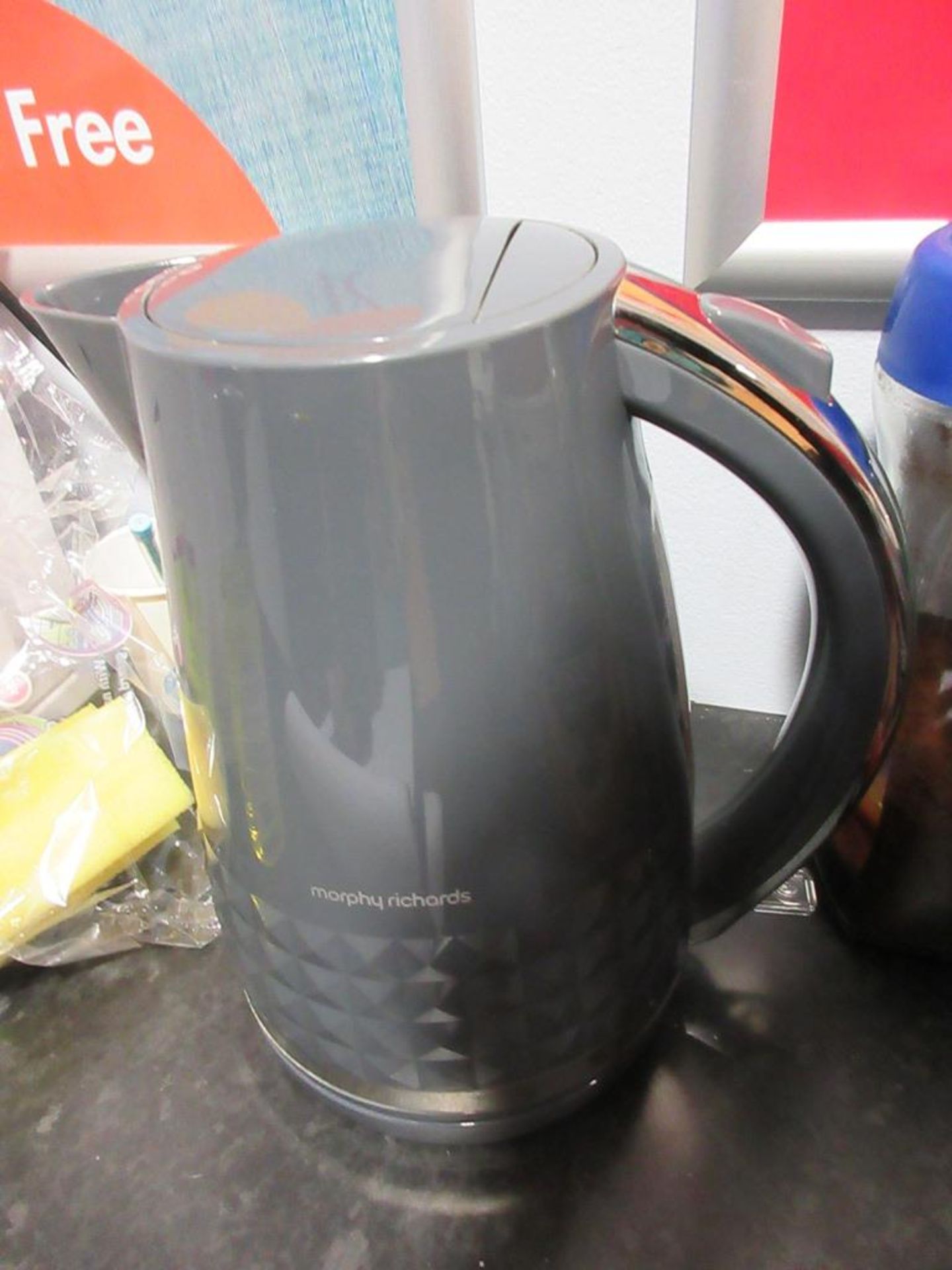 Microwave and Morphy Richards kettle - Image 2 of 2