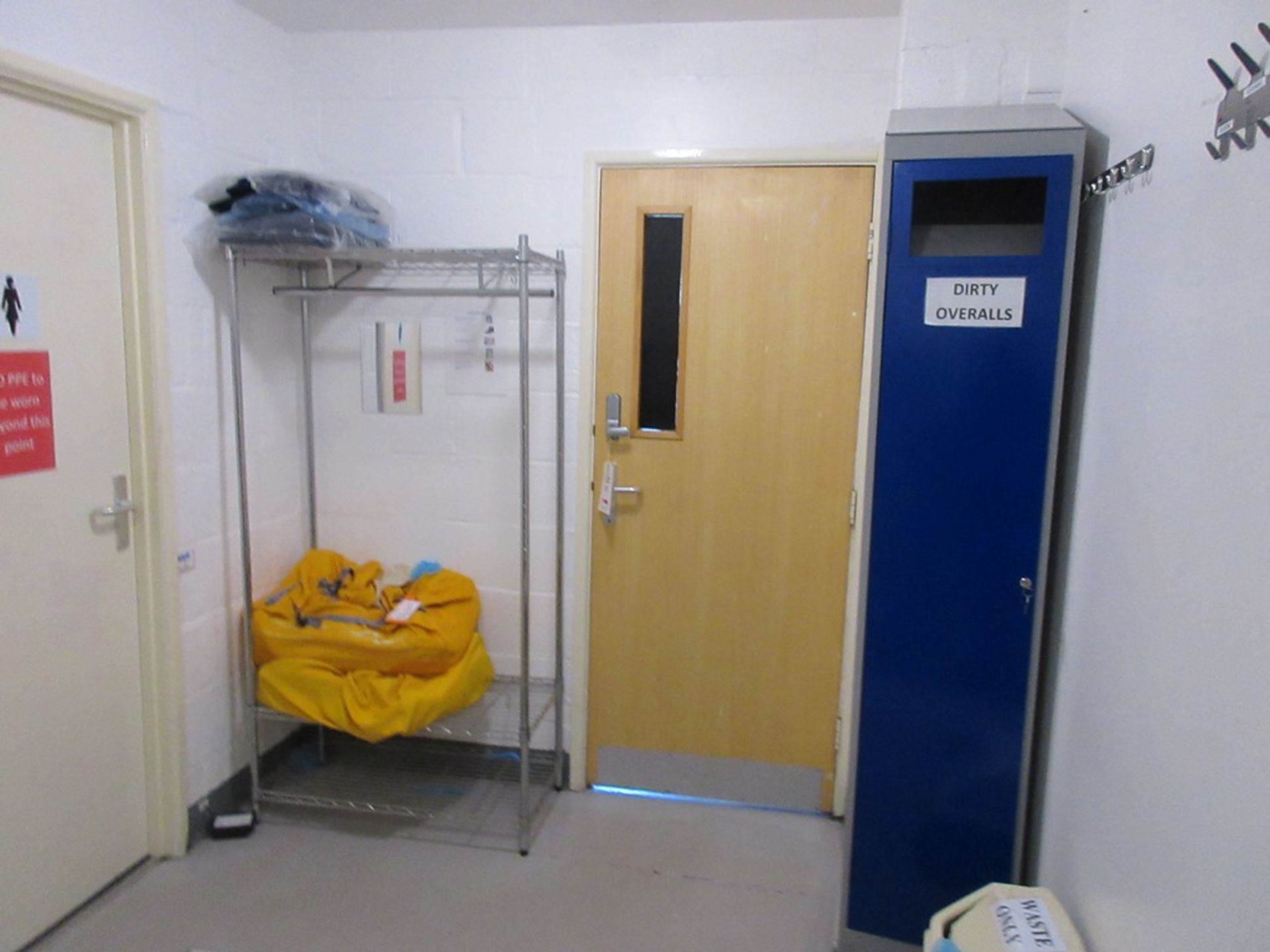 Two metal single door personnel lockers, metal slatted bench seat, 2 x chrome 3/4 shelf racks - Image 2 of 3