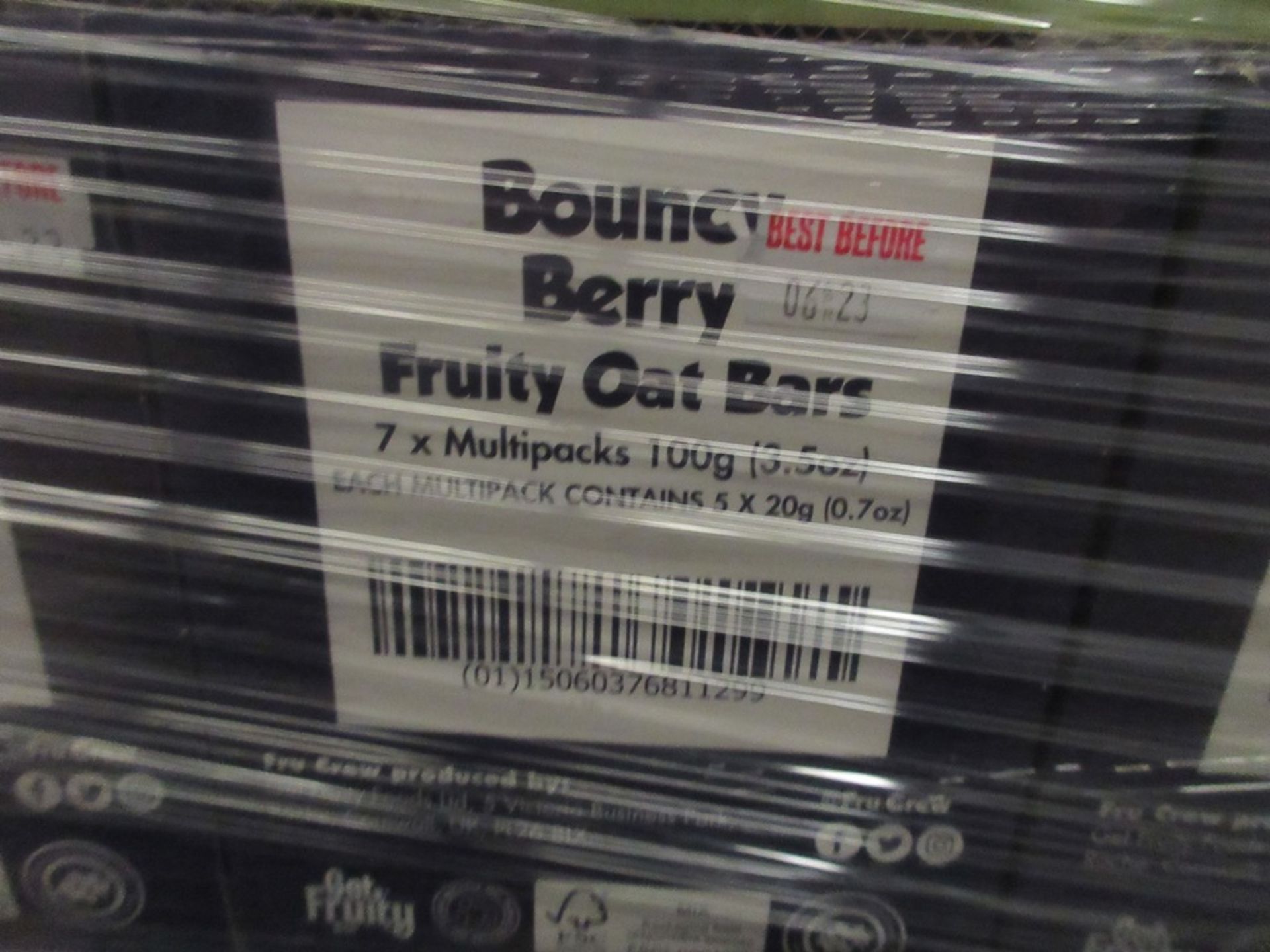 Pallet of 301 boxes x 35 x 20g Fru Crew Bouncy Berry fruit oat bars - expiry April 2023 - Image 2 of 3